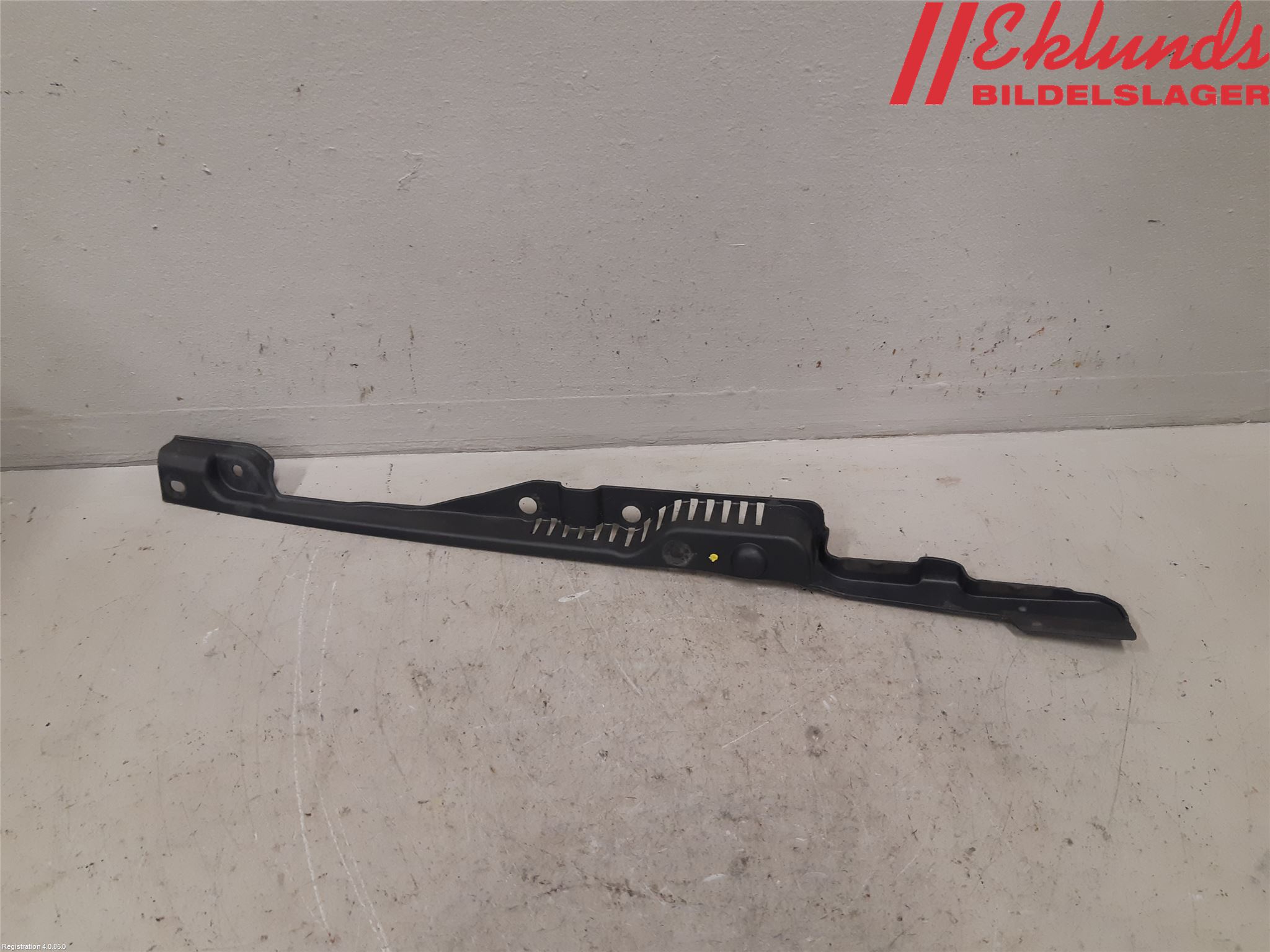 Volvo V60 19- Torpedplåt-Torpedplast