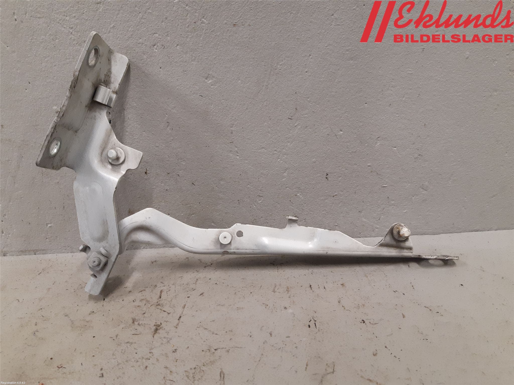 Volvo V60 14-18 Huvgångjärn