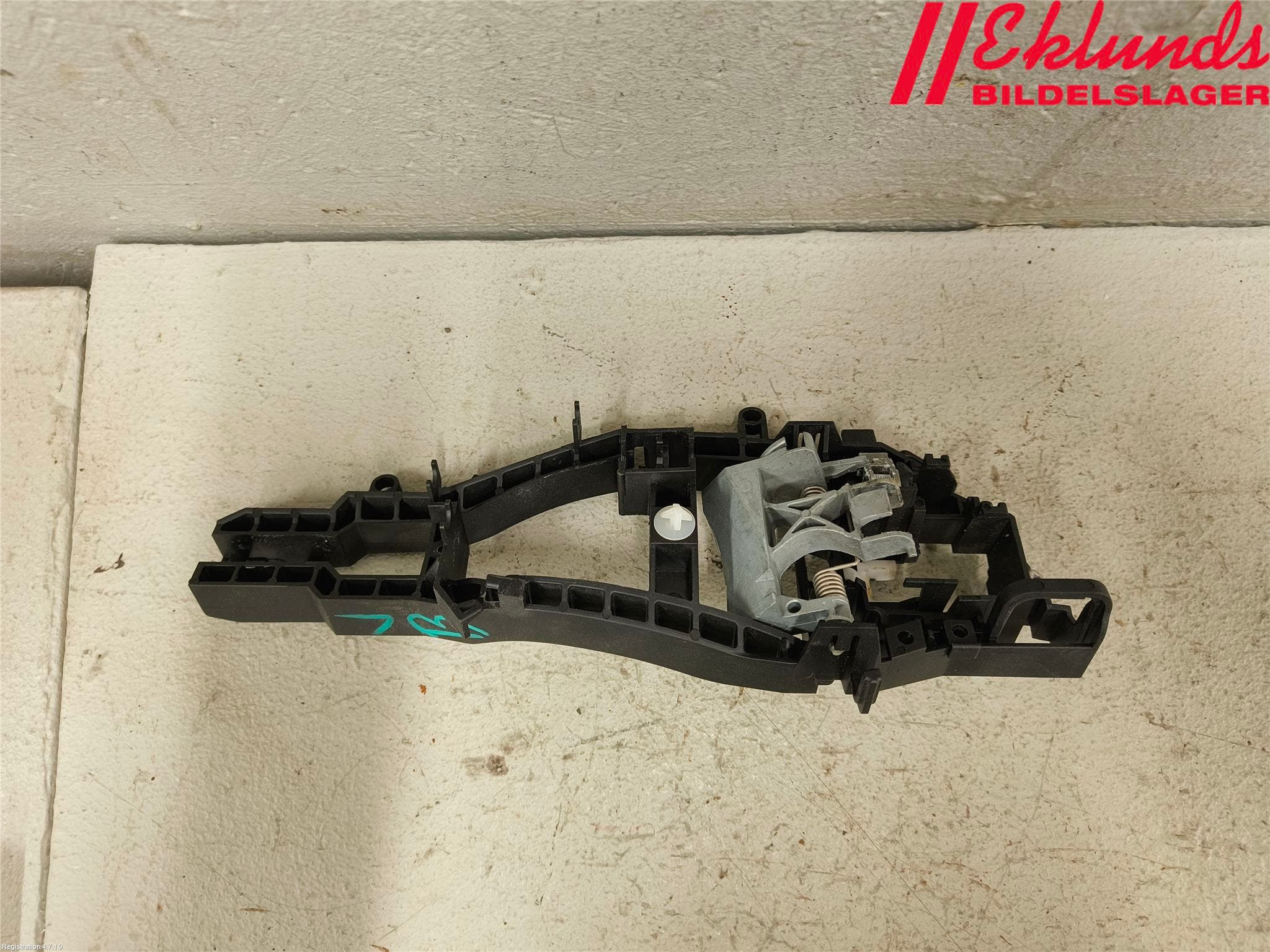 BMW 3 F30/F31/F80 12-19 Dörrhandtag Yttre Vä