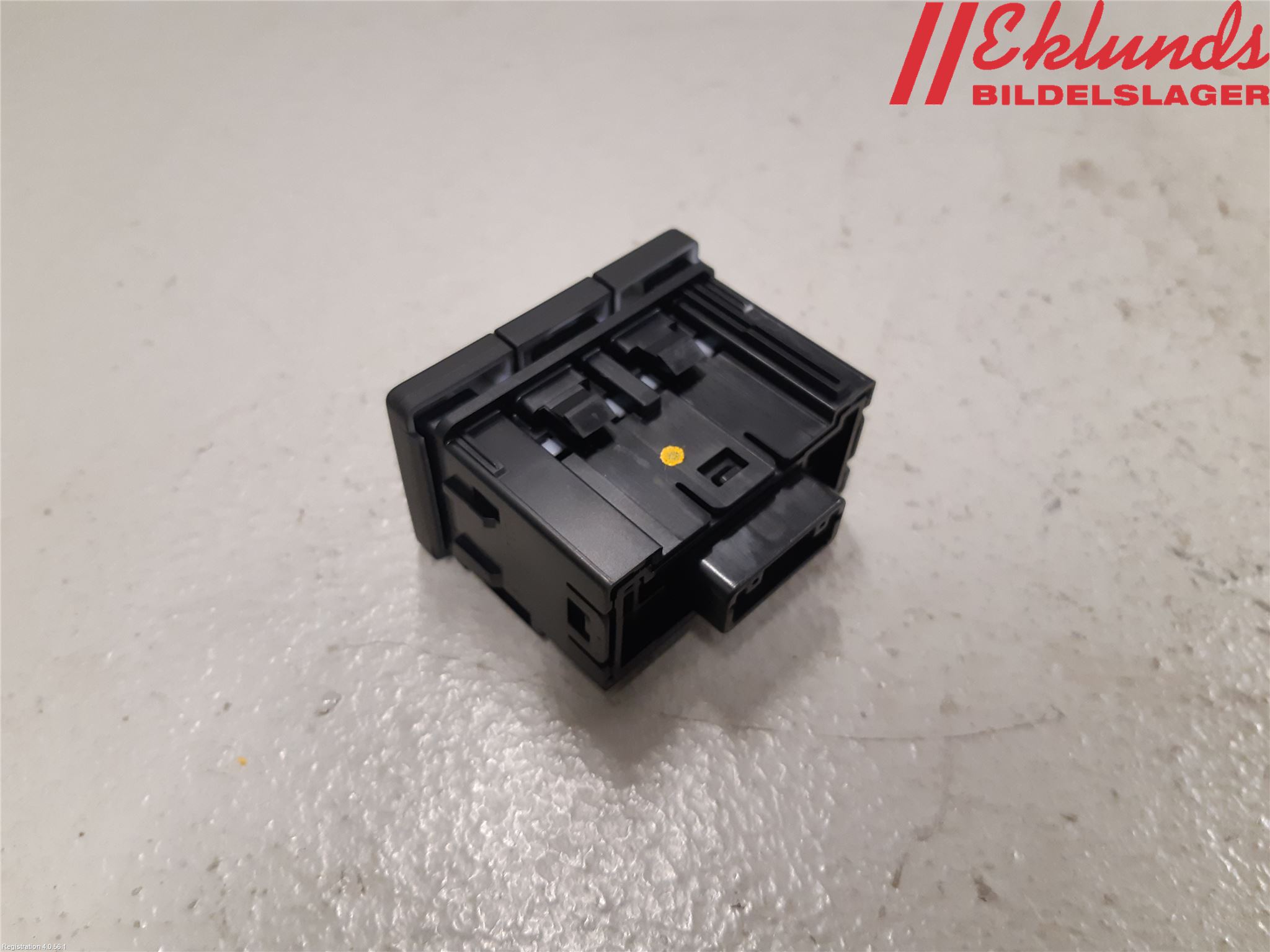 Toyota RAV4 13-18 Strömställare Övrigt