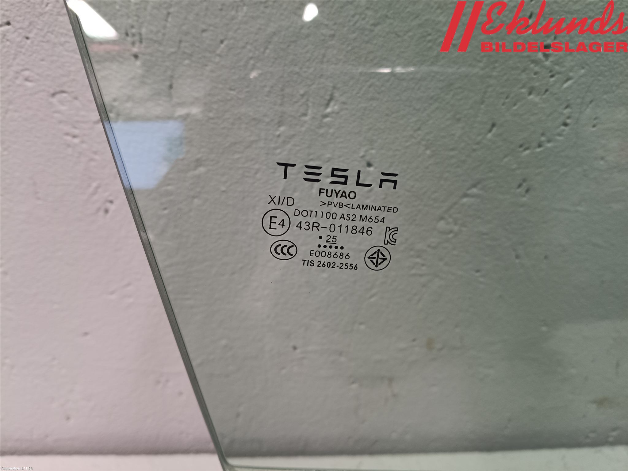 Tesla MODEL Y 21- Dörruta Fram Höger
