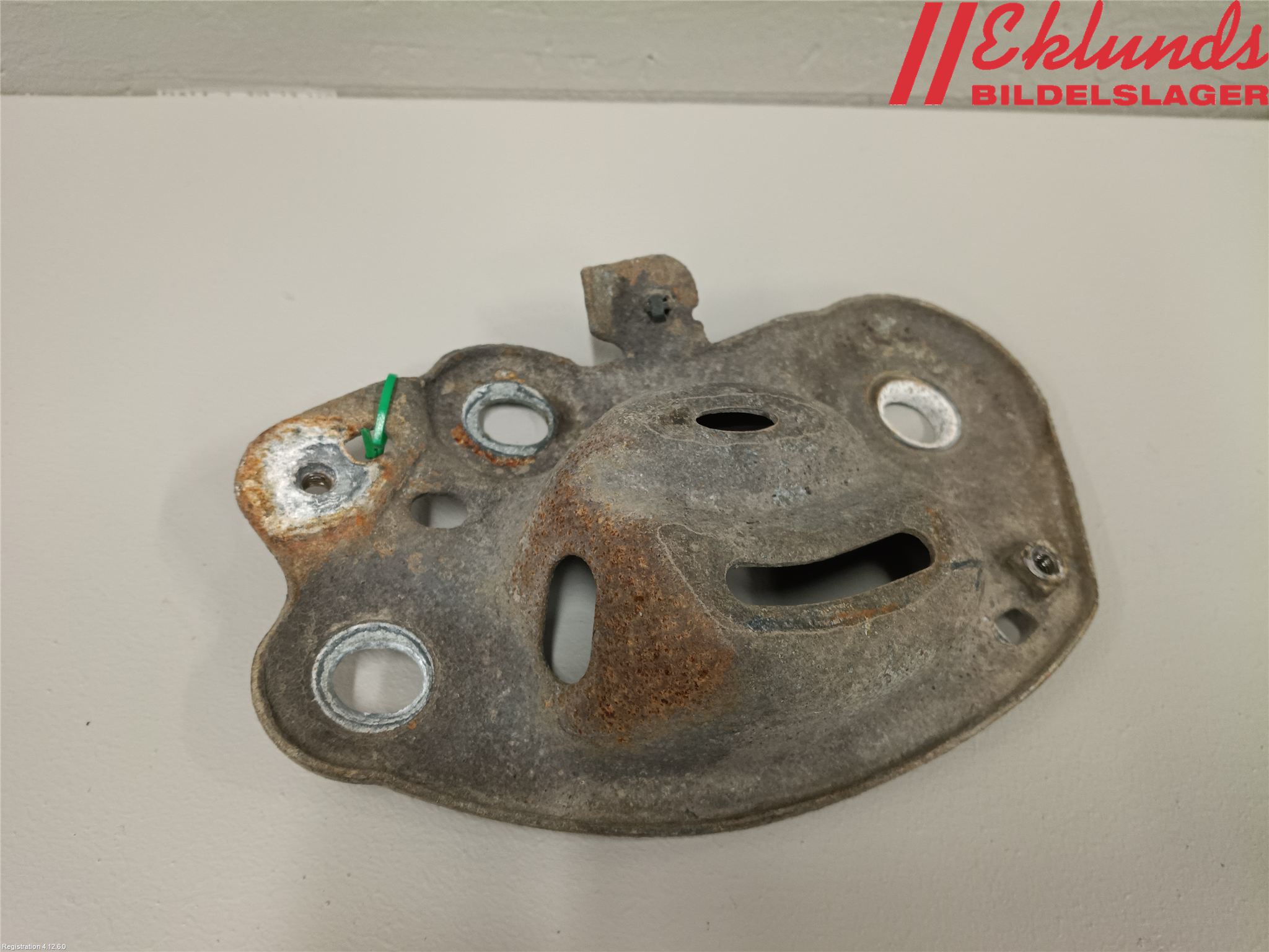 Volvo S60 01-04 Bakaxel Fäste