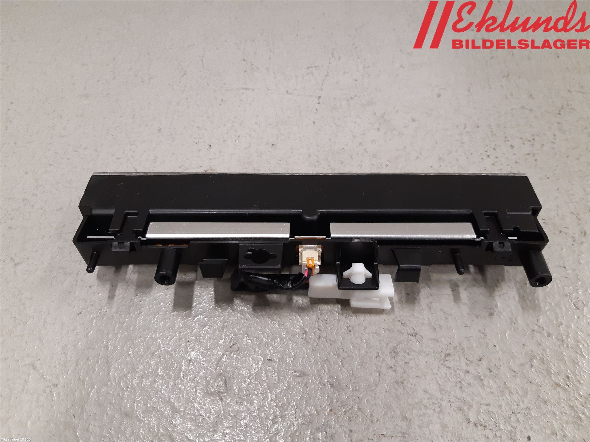 Toyota YARIS XP21 20- Bromsljus Bakruta