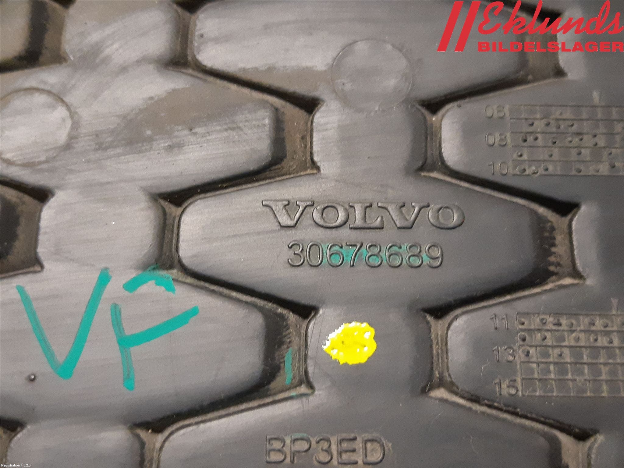 Volvo XC70 08-13 Dimljussarg Fram