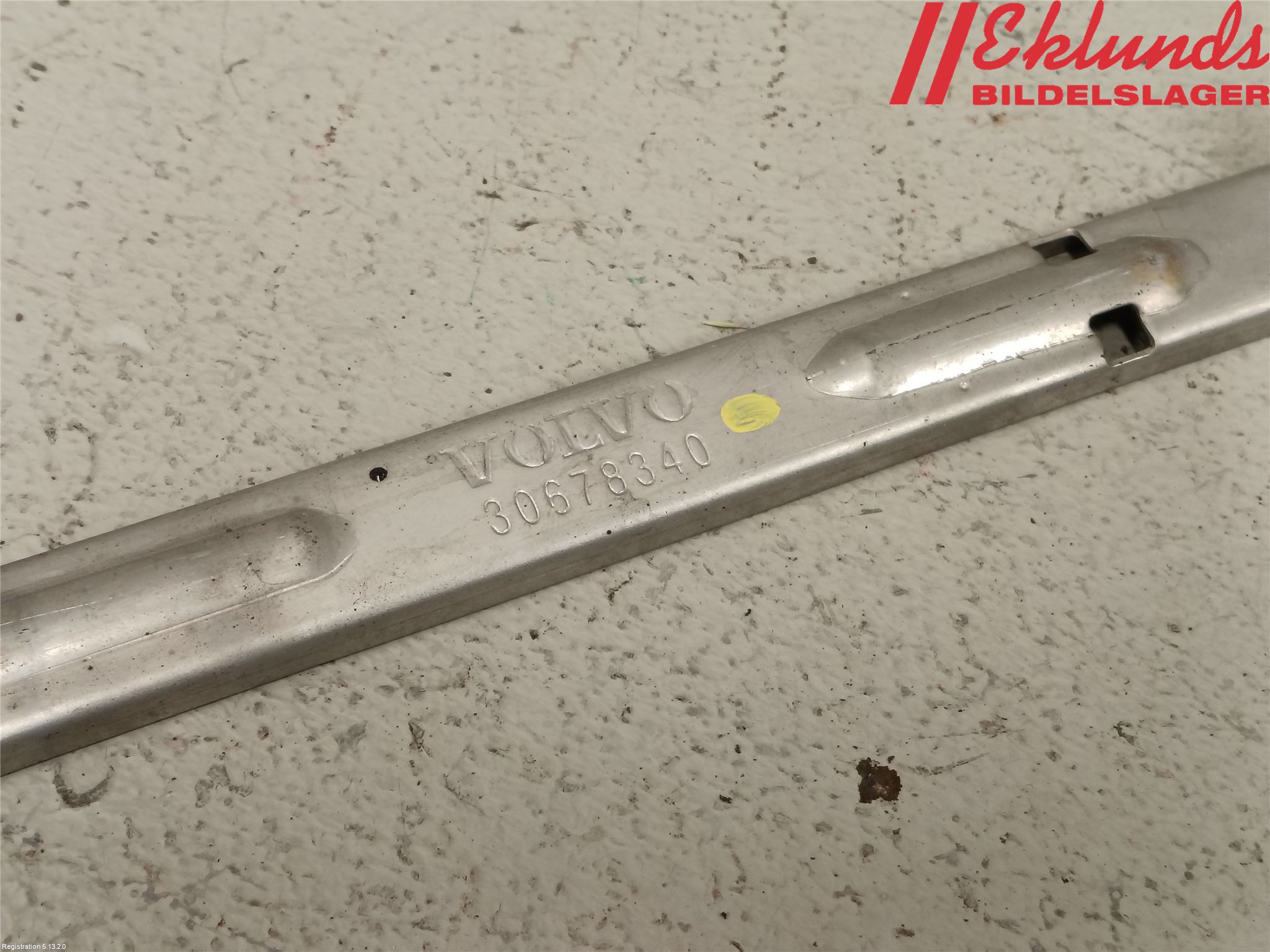 Volvo V70 14-16 Strålkast Fästsarg