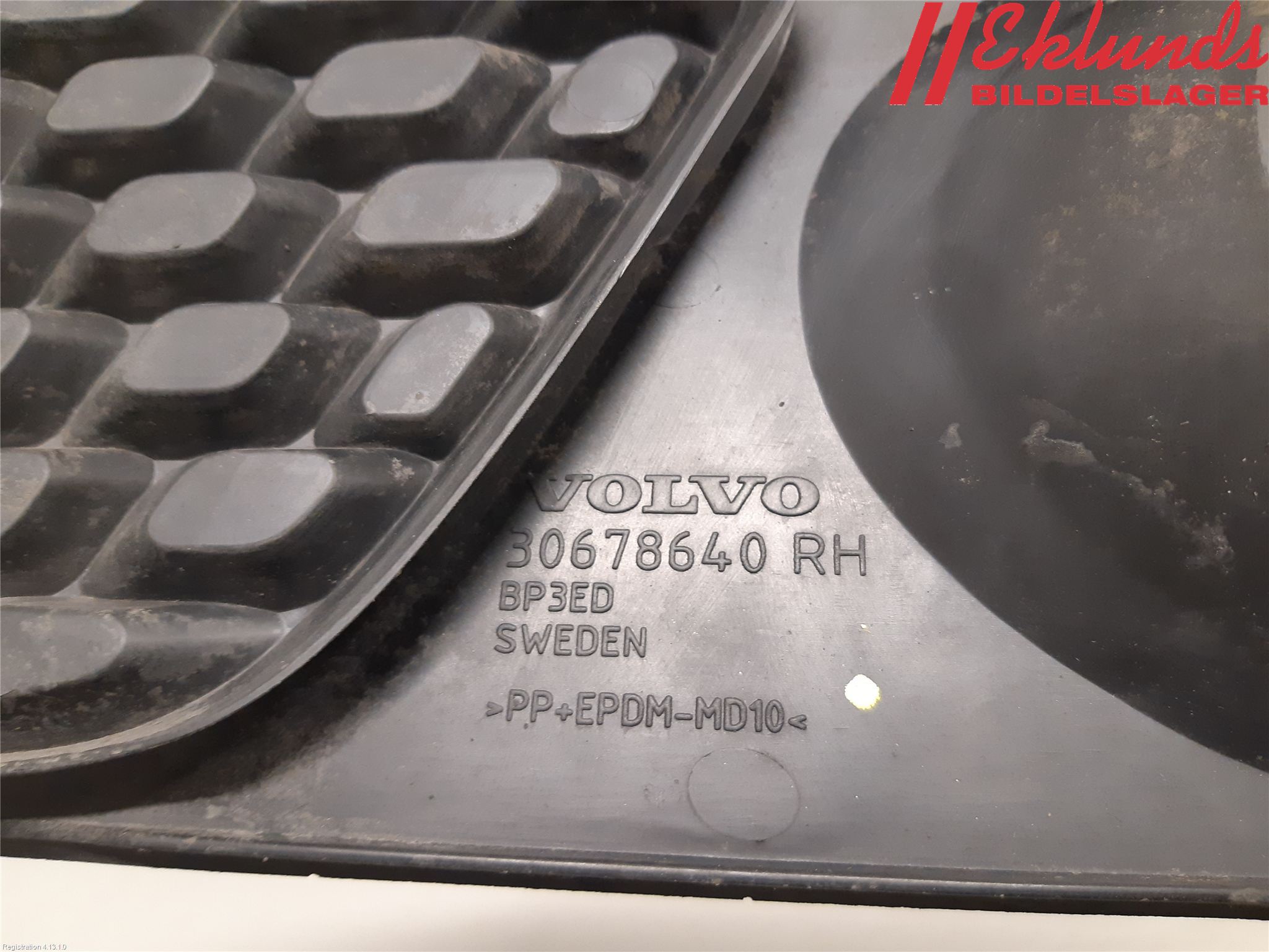 Volvo V70 08-13 Dimljussarg Fram