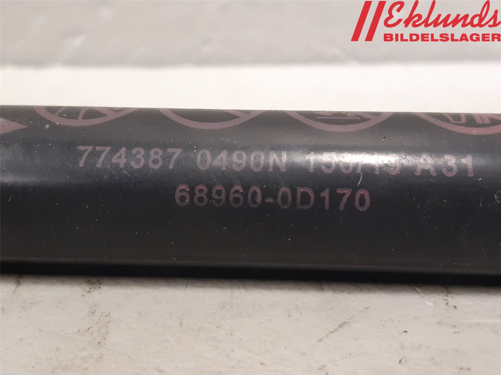 Toyota YARIS XP130 15-20 Gasfjäder Baklucka