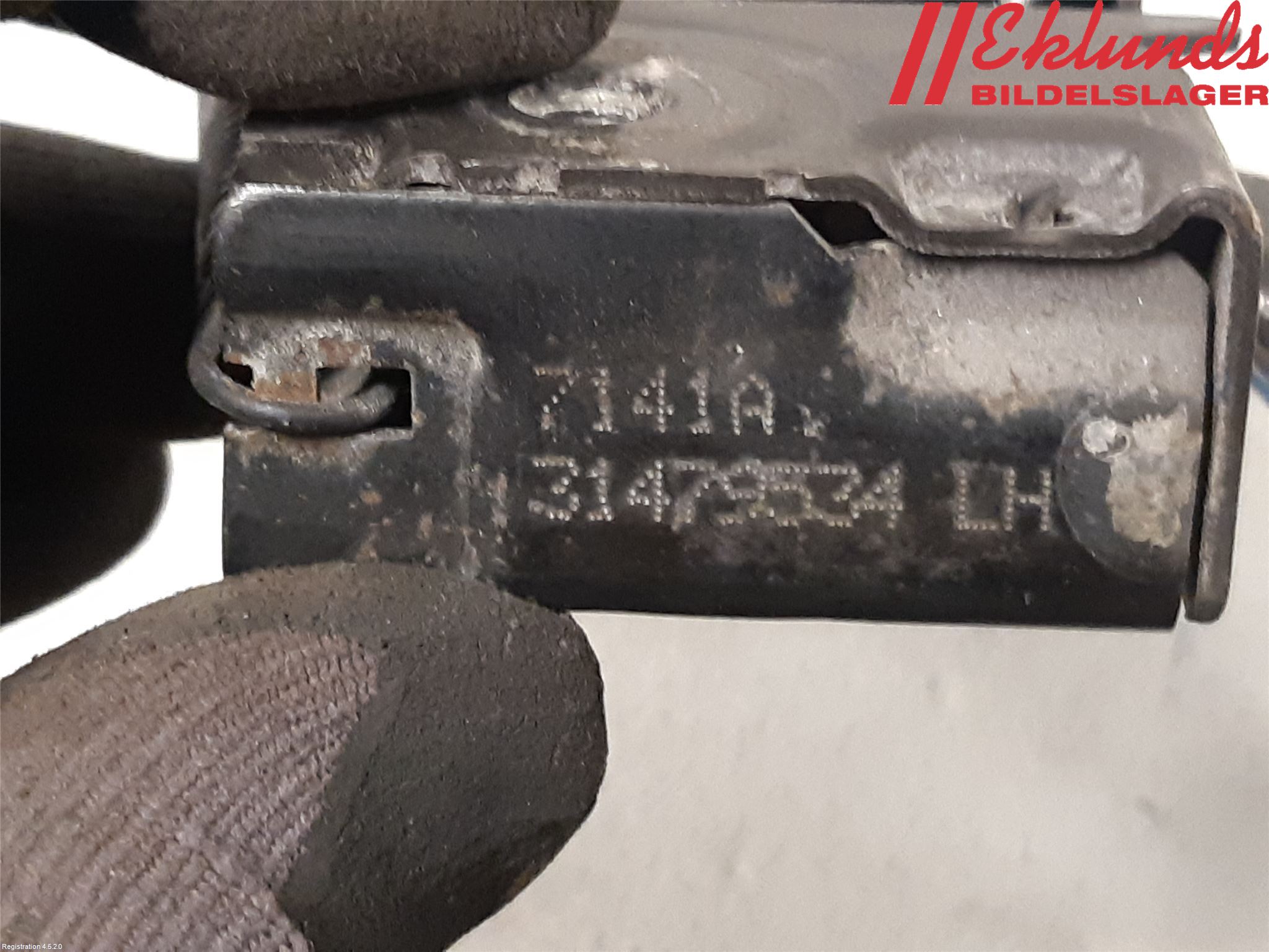 Volvo V90 17->> Huvlås