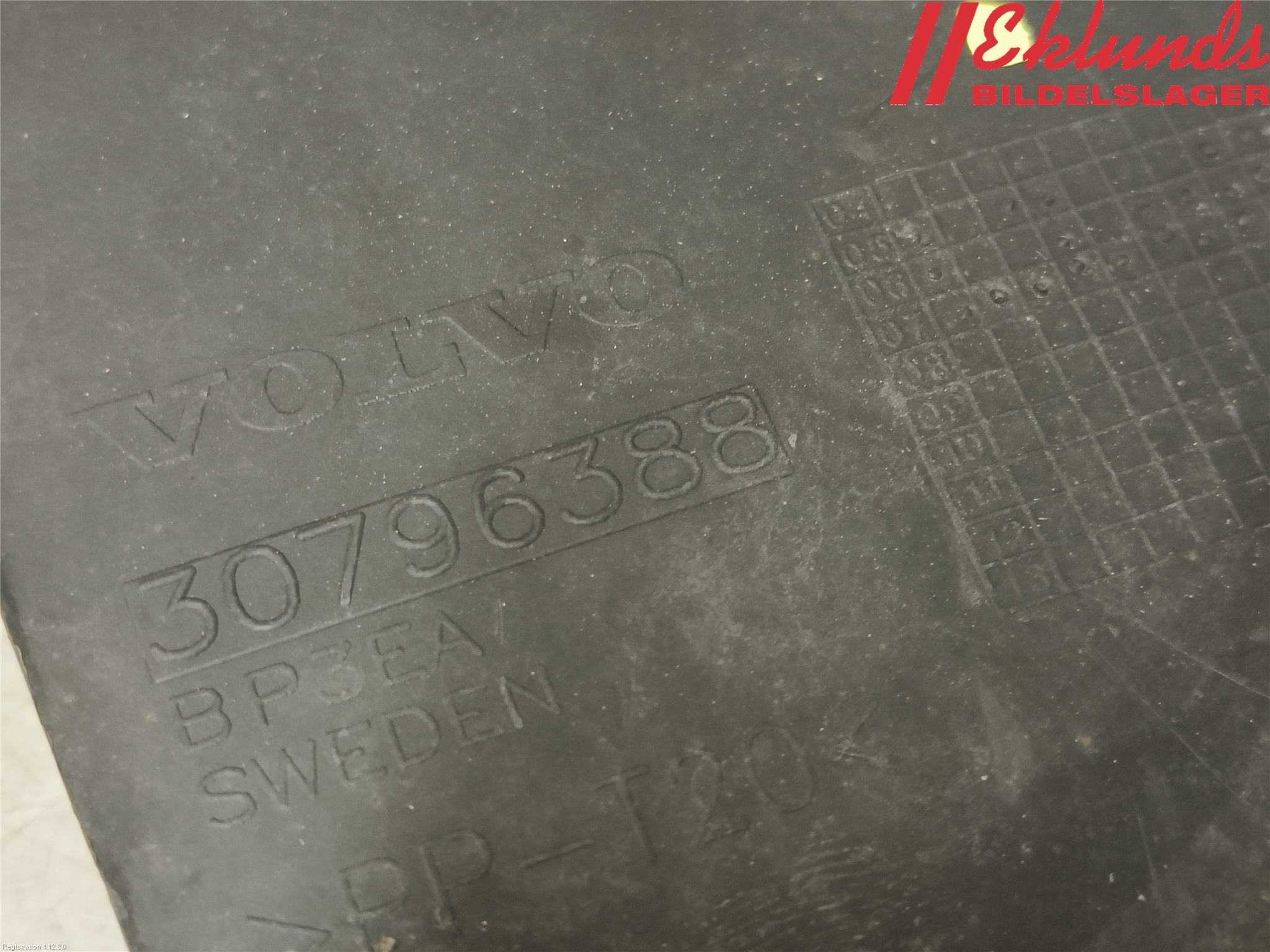 Volvo V70 08-13 Strålkastarsarg Höger