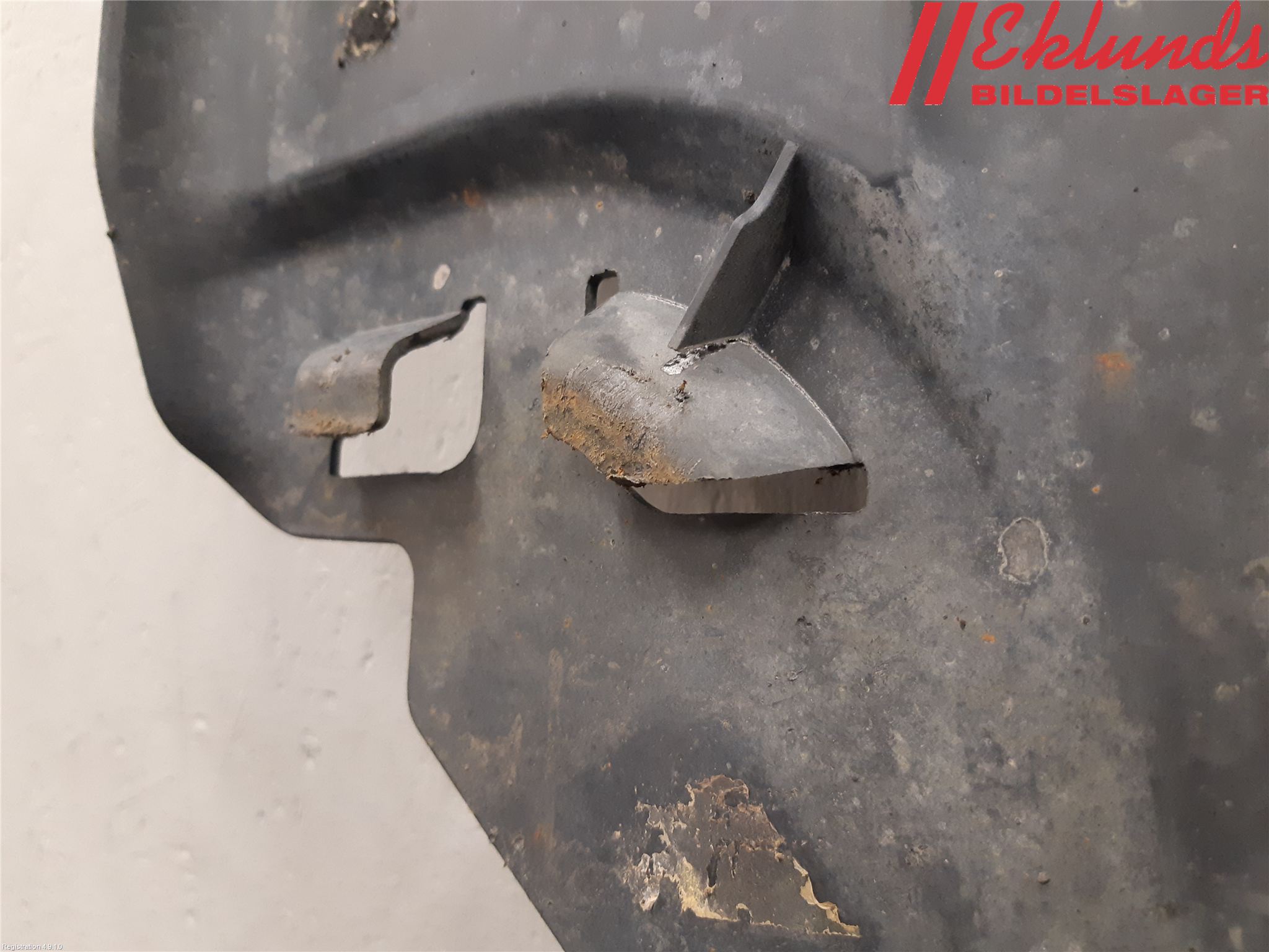 Ford KUGA 08-12 Hasplåt Plåt-Plast