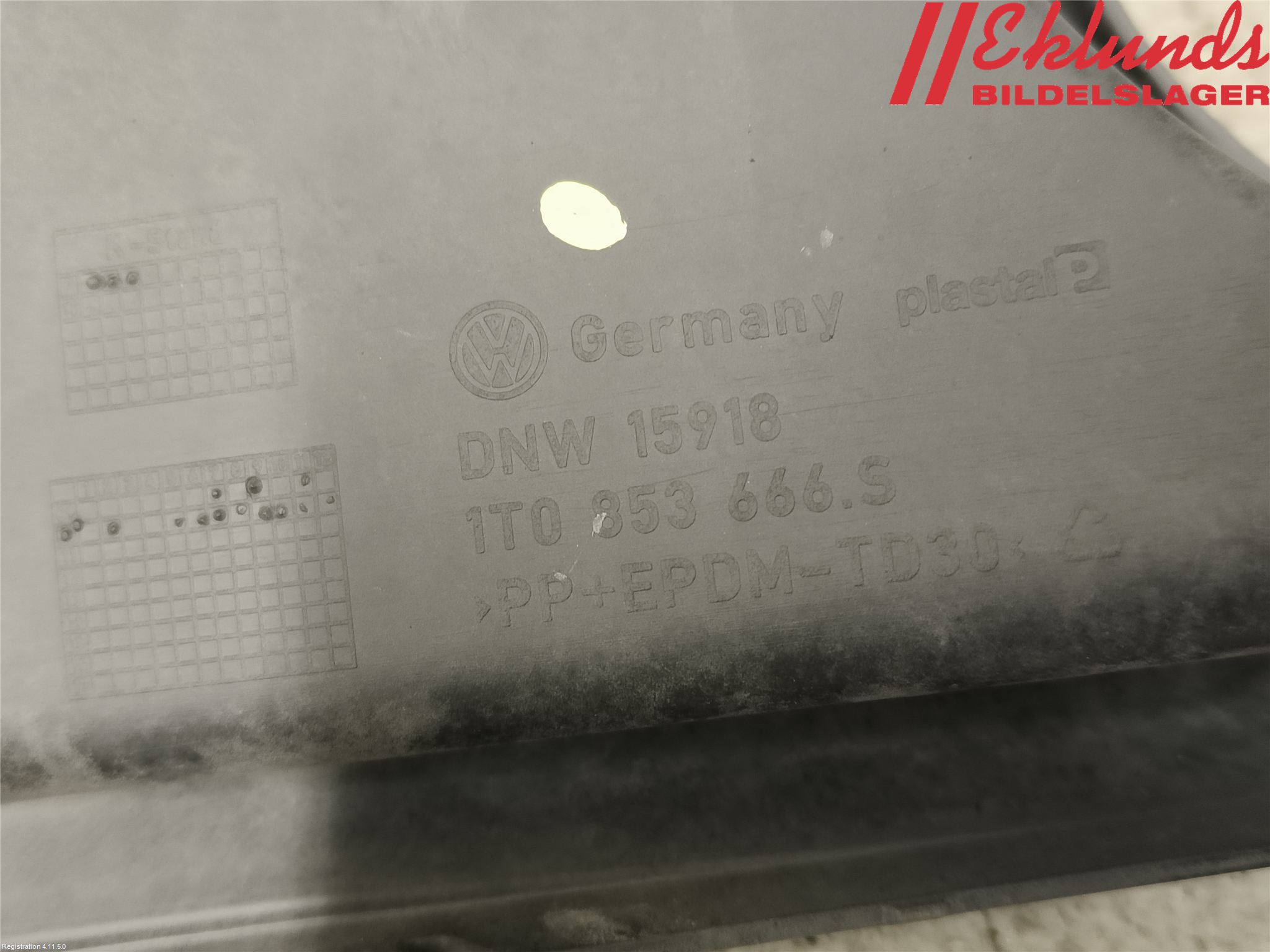 Volkswagen VW TOURAN 10-15 Dimljussarg Fram
