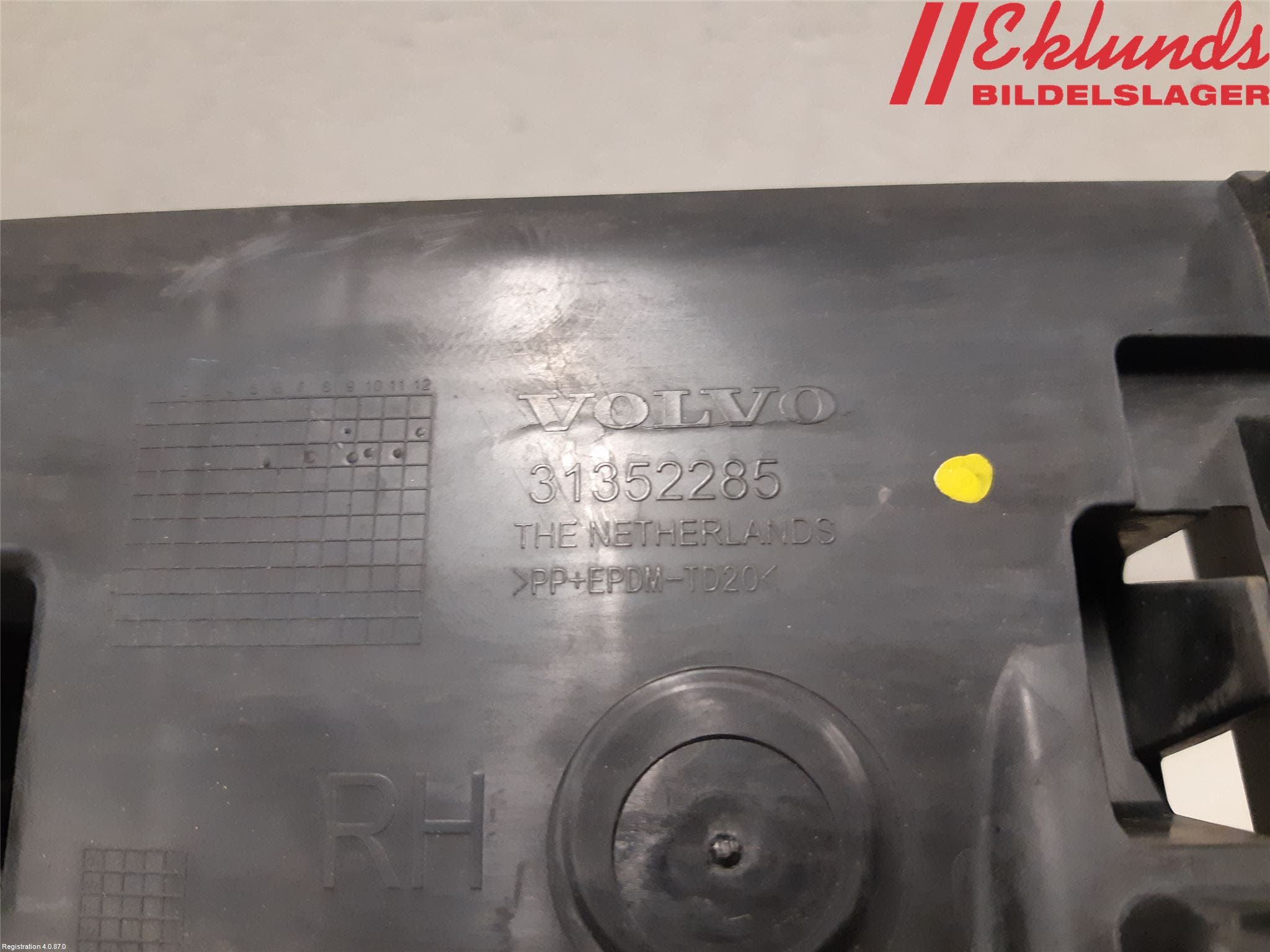 Volvo V60 14-18 Stötfångarfäste Bak Hö