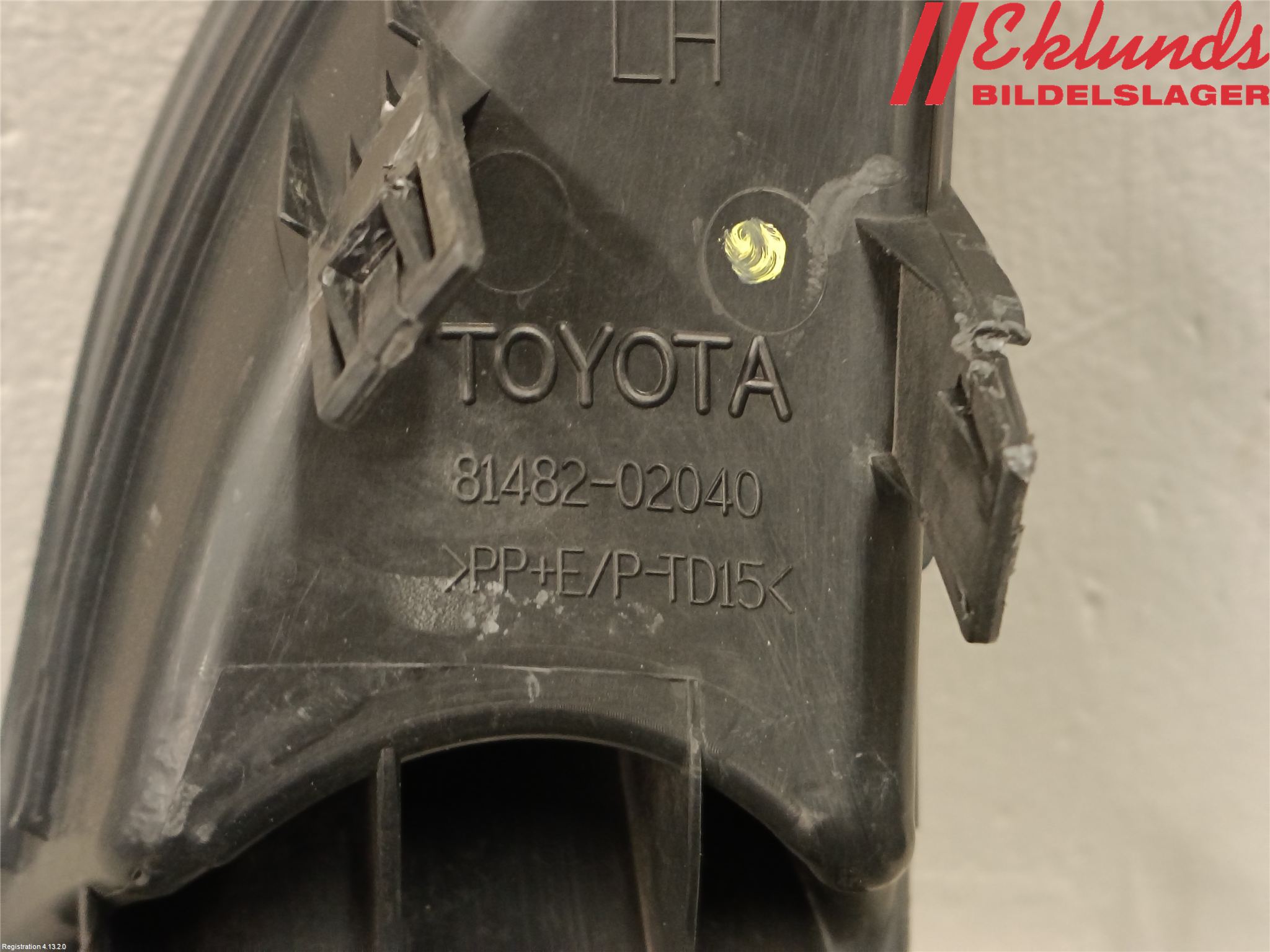 Toyota AURIS 10-12 Dimljussarg Fram