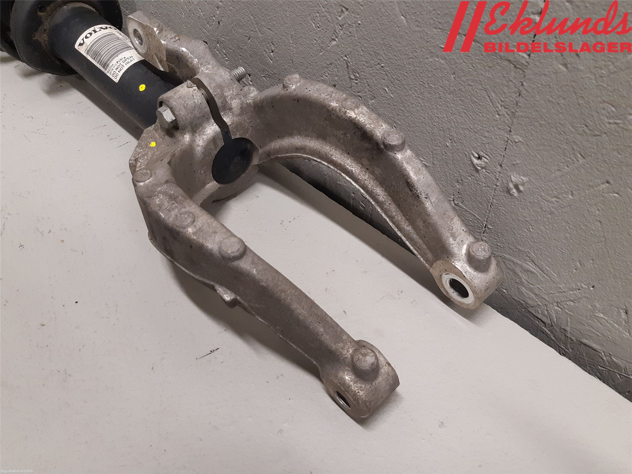 Volvo V90 17->> Fjäderben Fram Höger