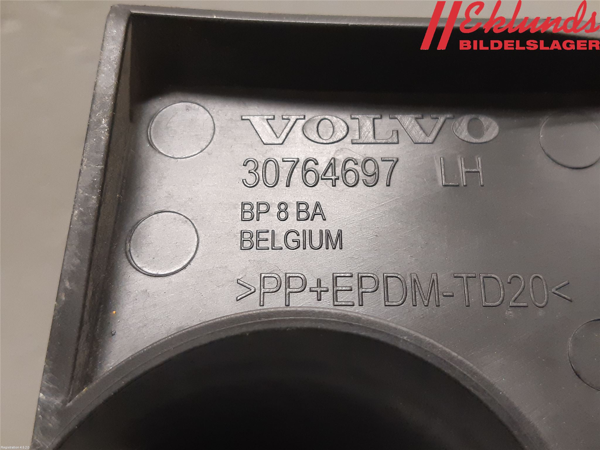 Volvo XC60 09-13 Stötfångarfäste Bak Vä