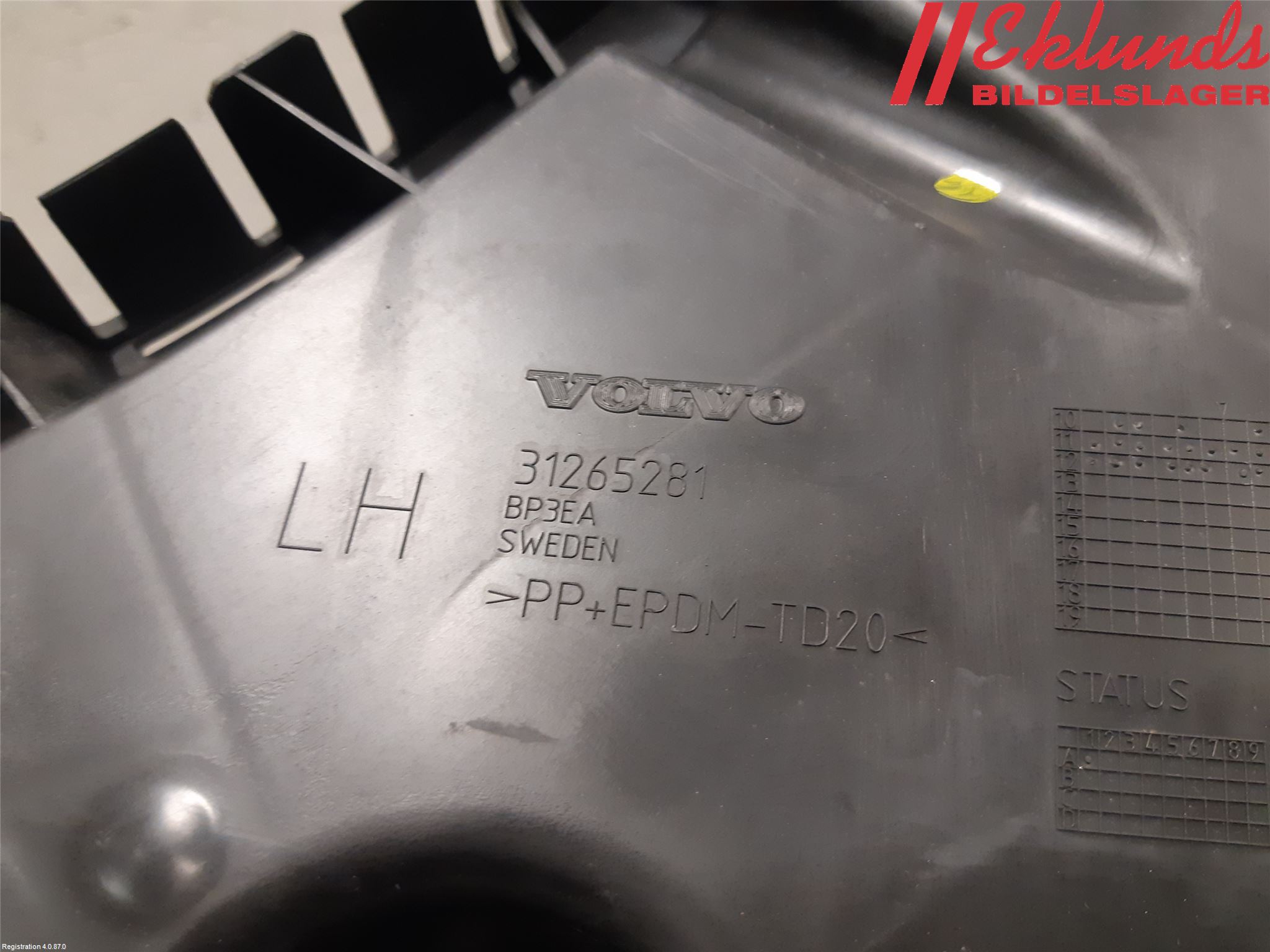 Volvo V60 11-13 Stötfångarfäste Bak Vä