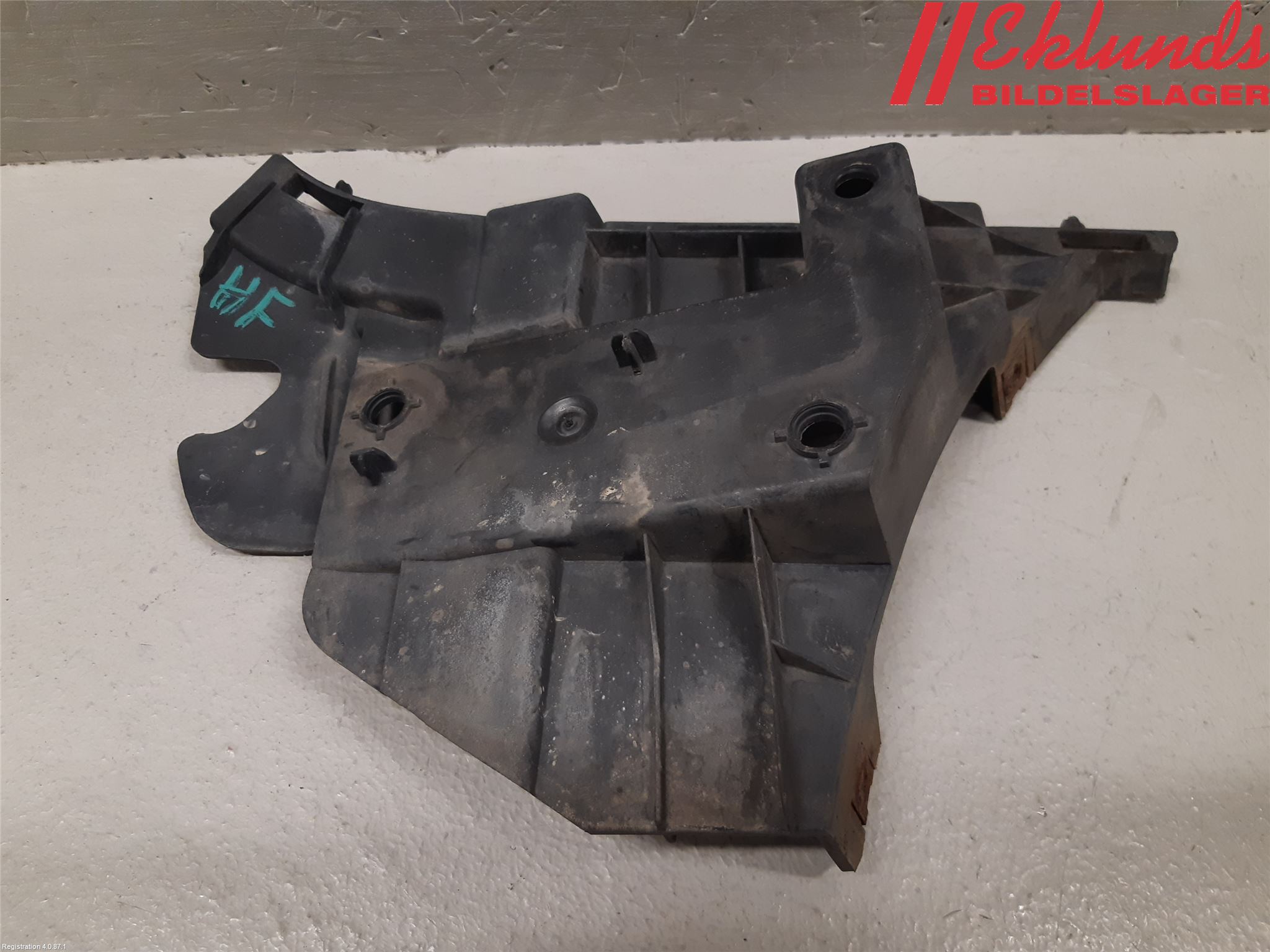 Volvo V70 08-13 Stötfångarfäste Fram Hö