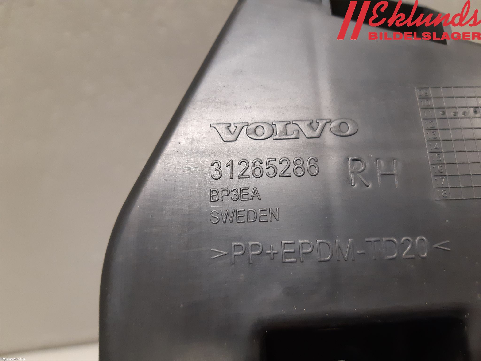 Volvo V60 11-13 Stötfångarfäste Bak Hö