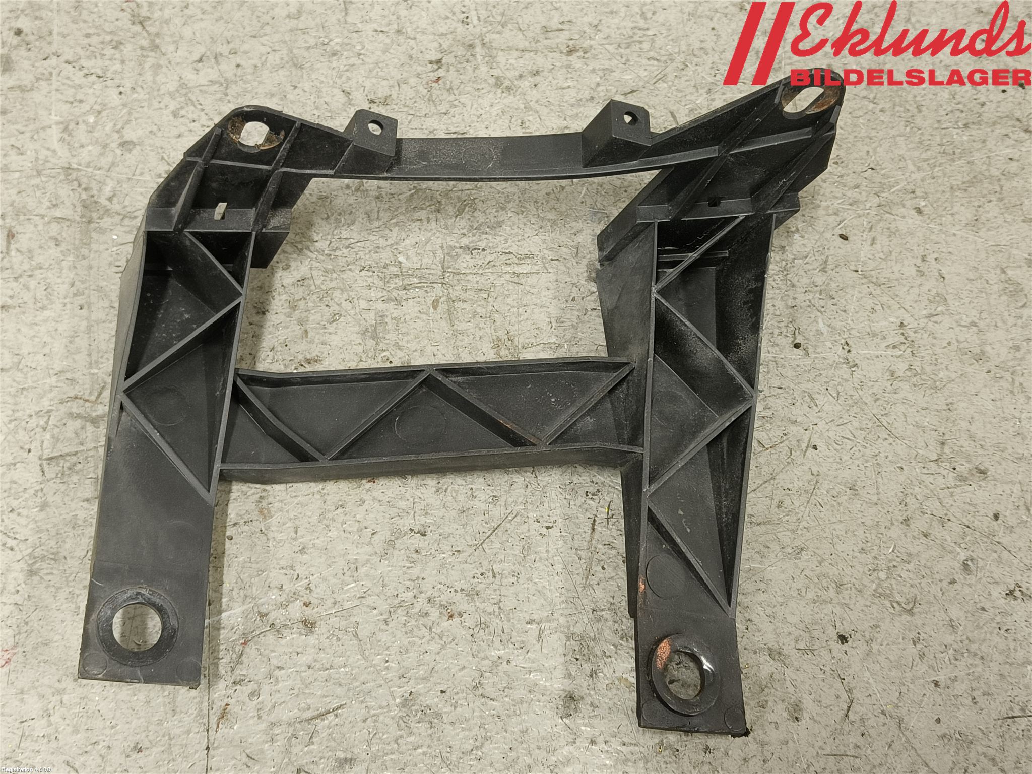 Volkswagen VW TRANSP/CARAVELLE (T5) 04-15 Strålkastarsarg Höger