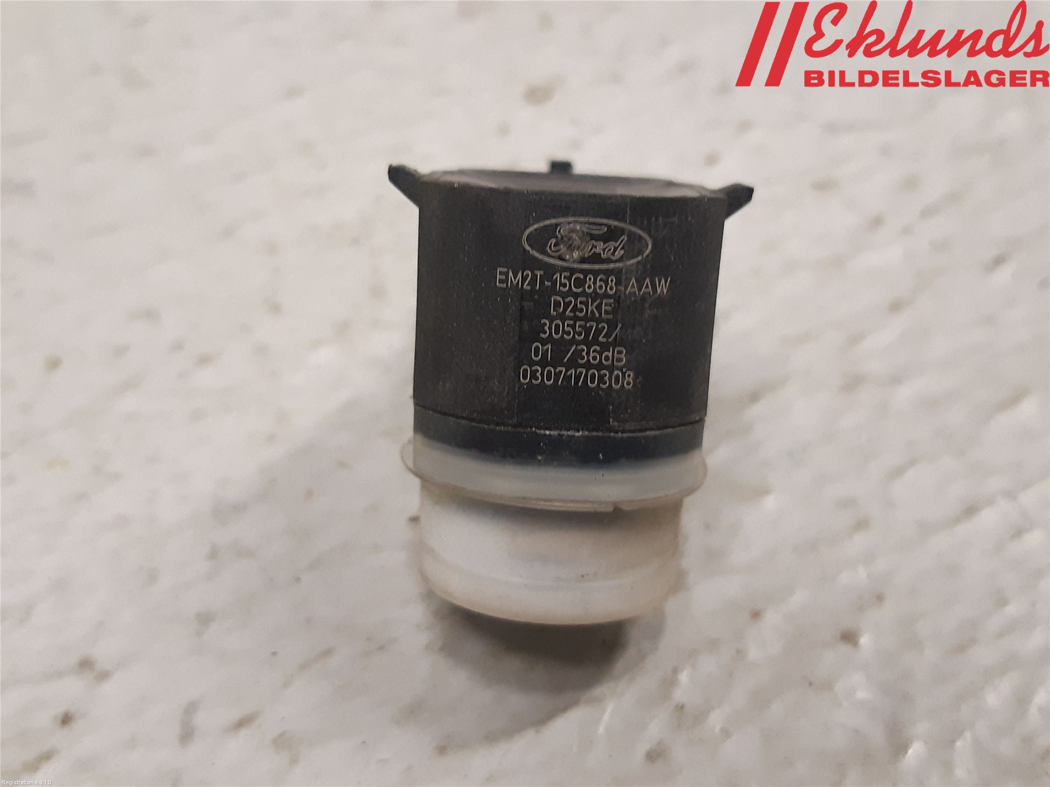 Ford KUGA 17-19 Parkeringshjälp Frontsensor