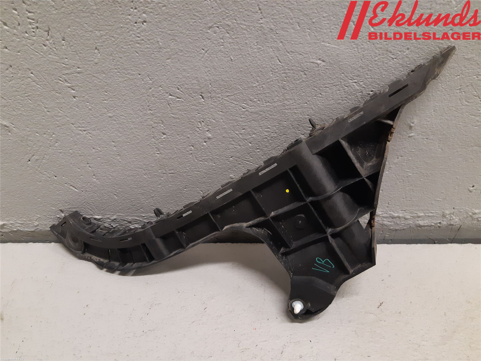 Volvo V70 08-13 Stötfångarfäste Bak Vä