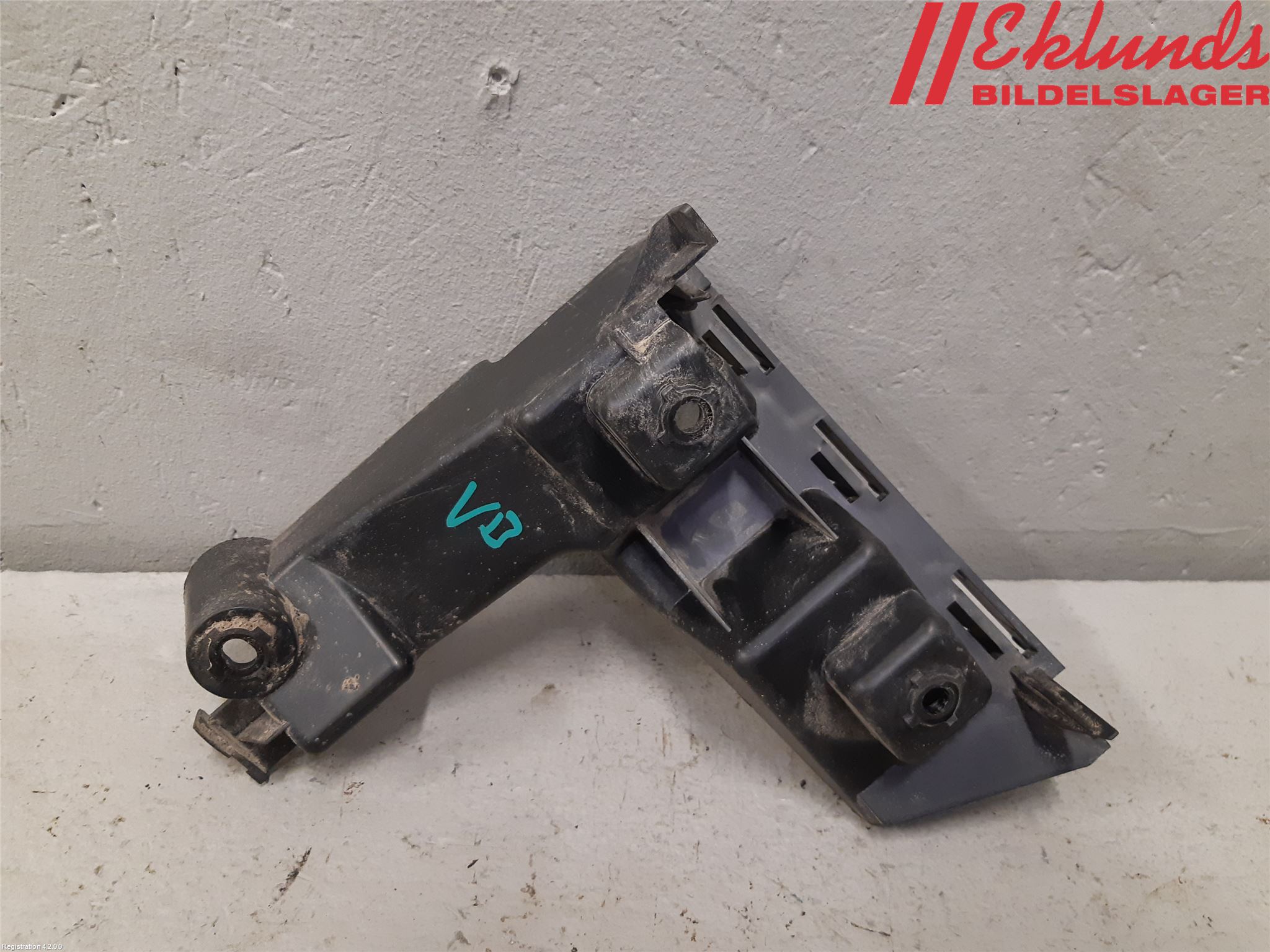 Volvo V70 08-13 Stötfångarfäste Bak Vä