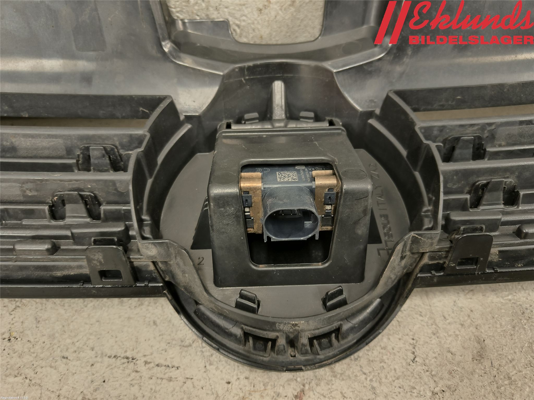 Volkswagen VW TOURAN 10-15 Grill Komp