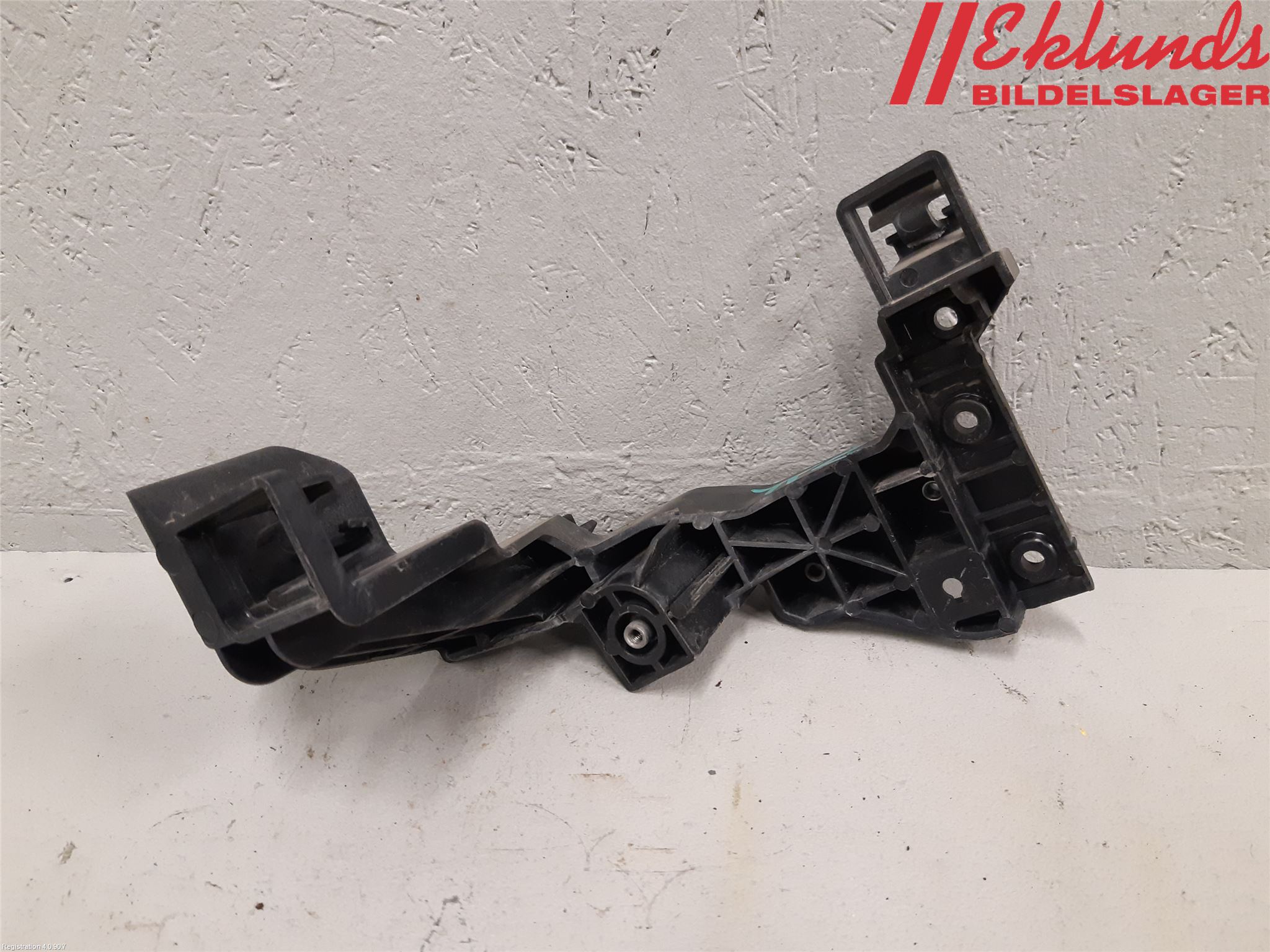 Kia CEED 12-18 Strålkast Fästsarg