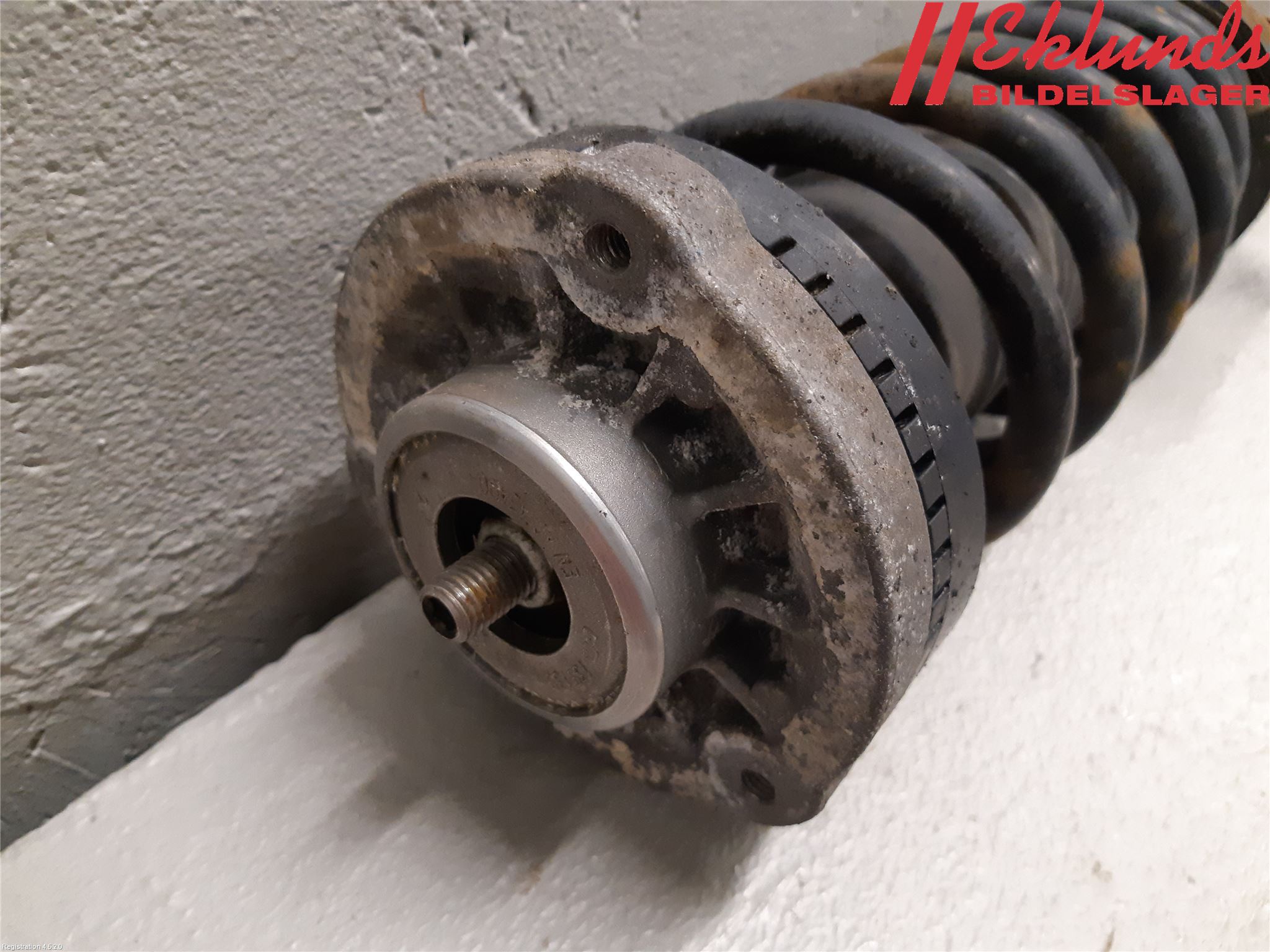 BMW 5 F10/F11/F18 09-17 Fjäderben Fram Vänster
