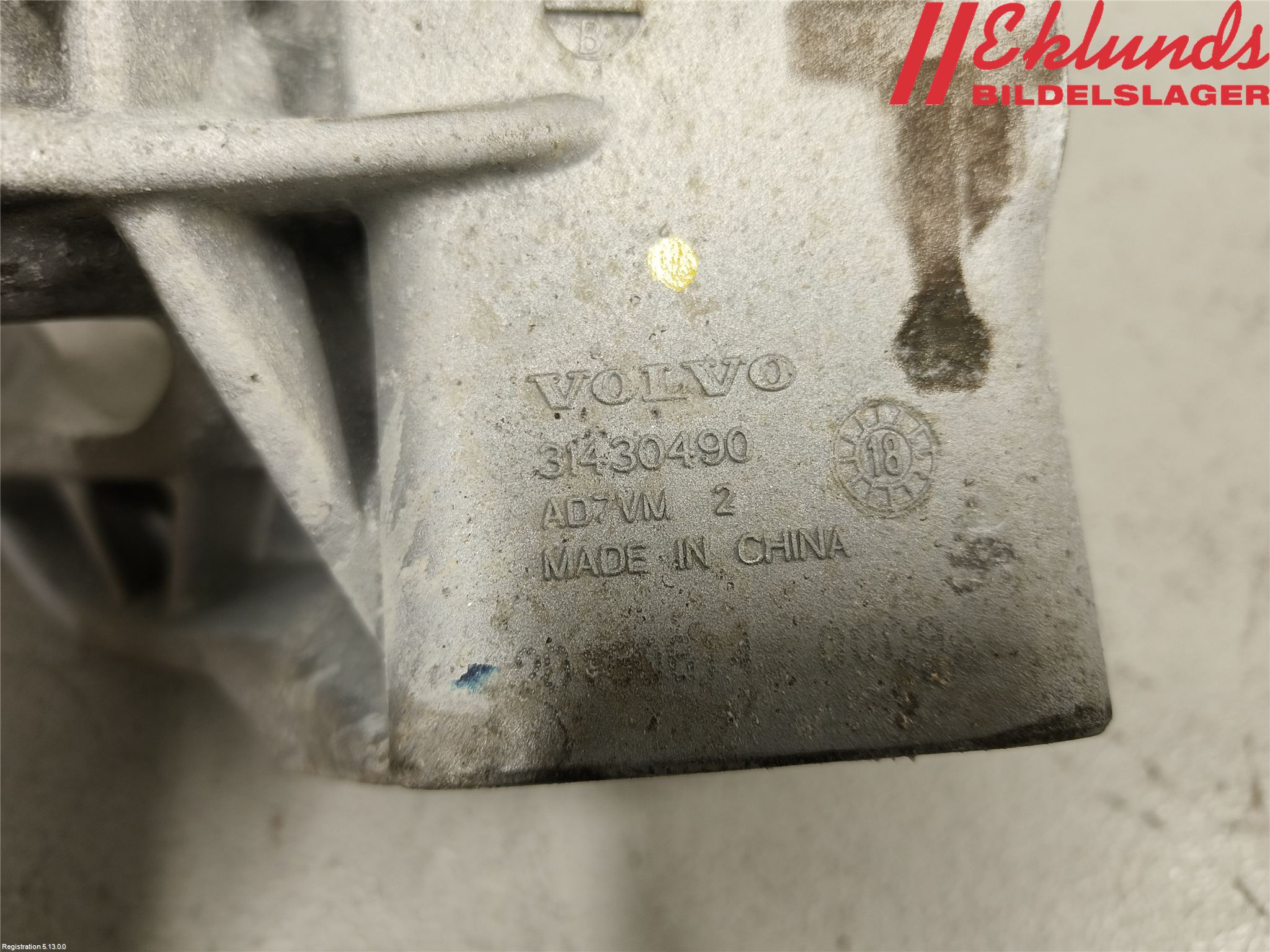 Volvo V90 17->> Motorfäste