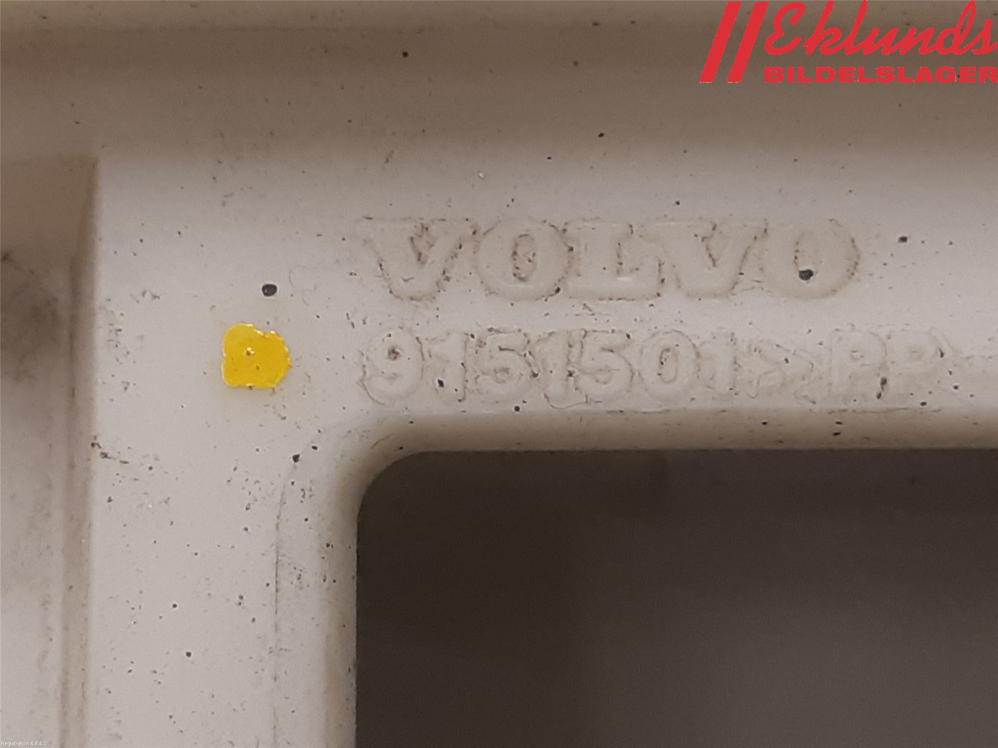 Volvo S70/V70/XC  97-00 Skärmfäste Fram Vä