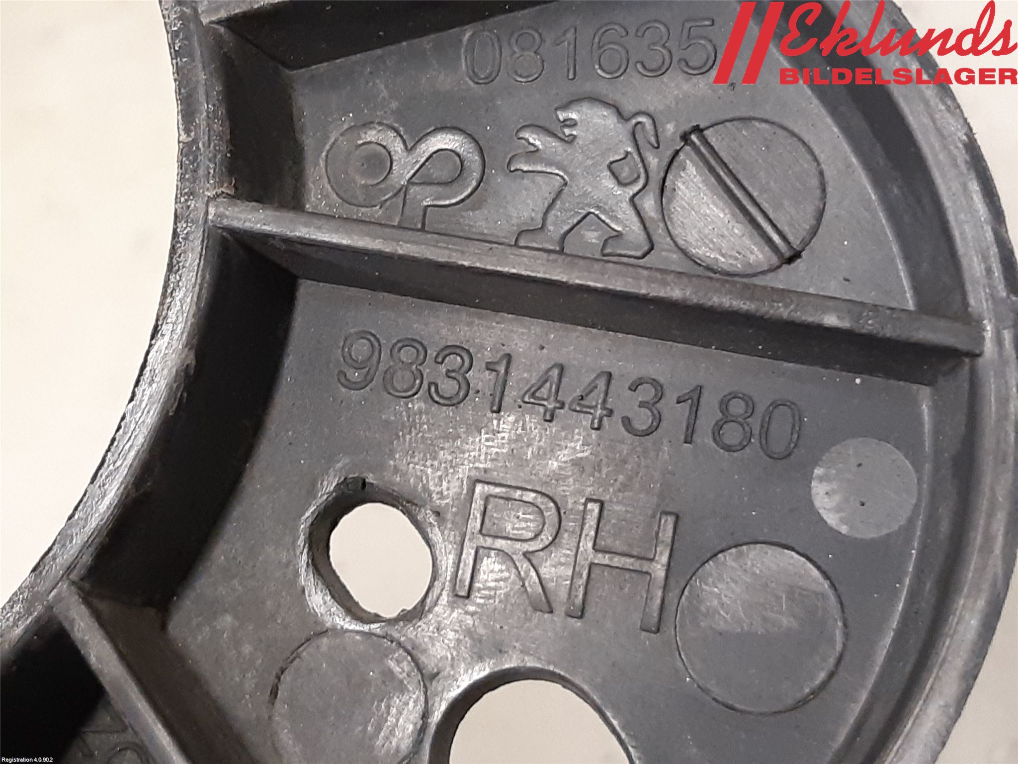 Peugeot 2008/E-2008 20- Stötfångarfäste Bak Hö