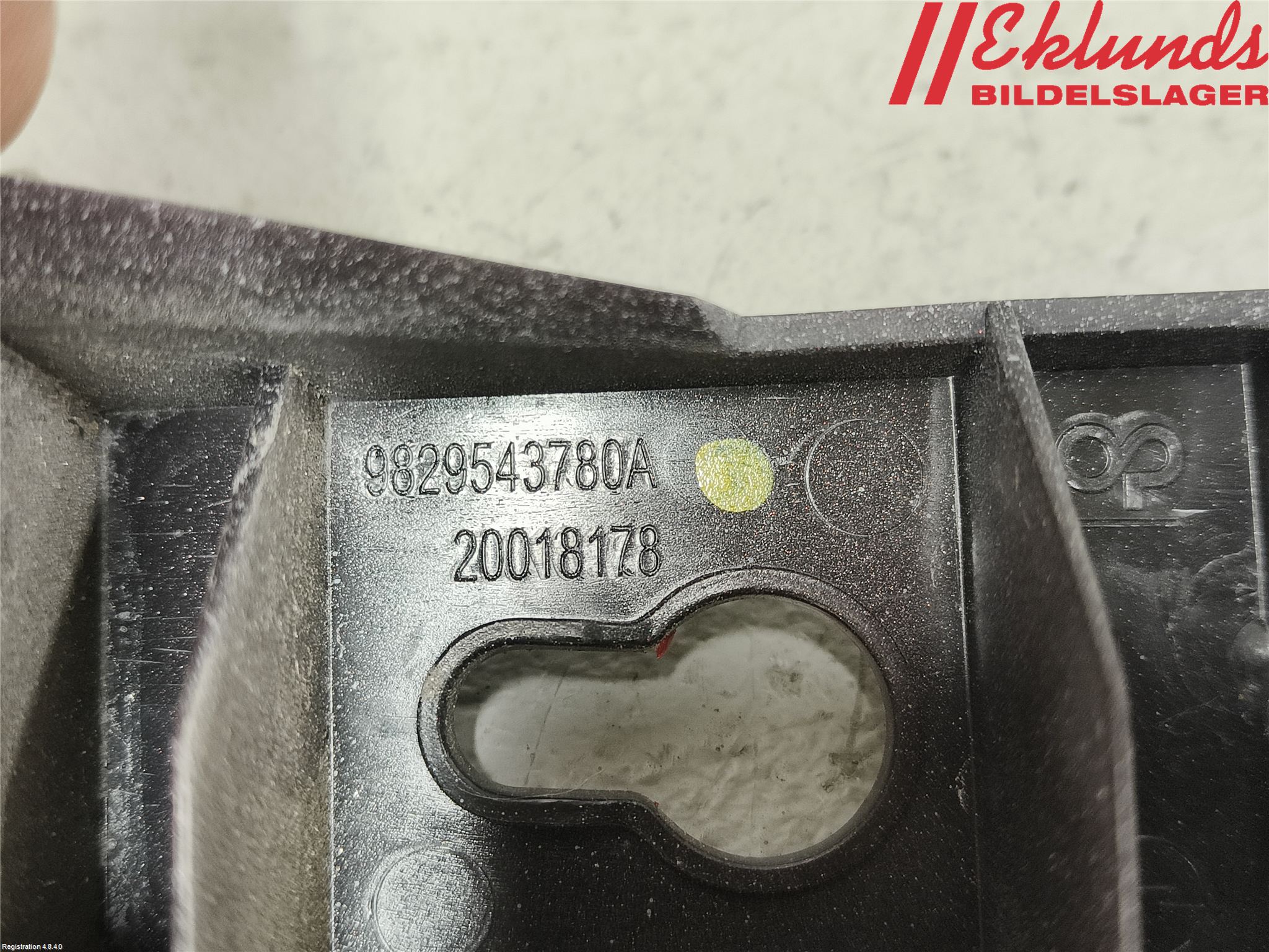 Opel CORSA F, CORSA-E 20- Stötfångarfäste Bak Hö