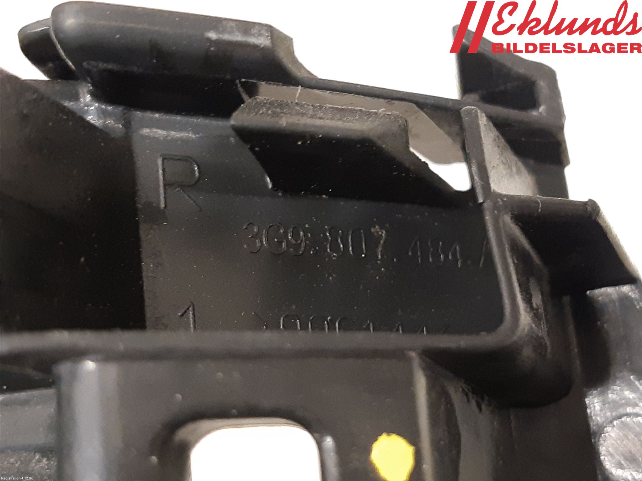 Volkswagen VW PASSAT 15-19 Stötfångarfäste Bak Hö