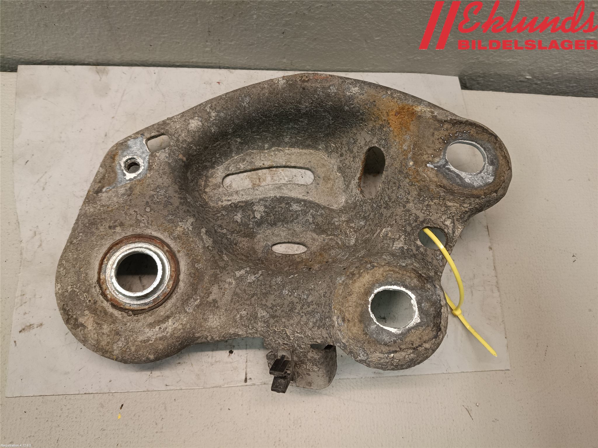 Volvo V70 00-04 Bakaxel Fäste