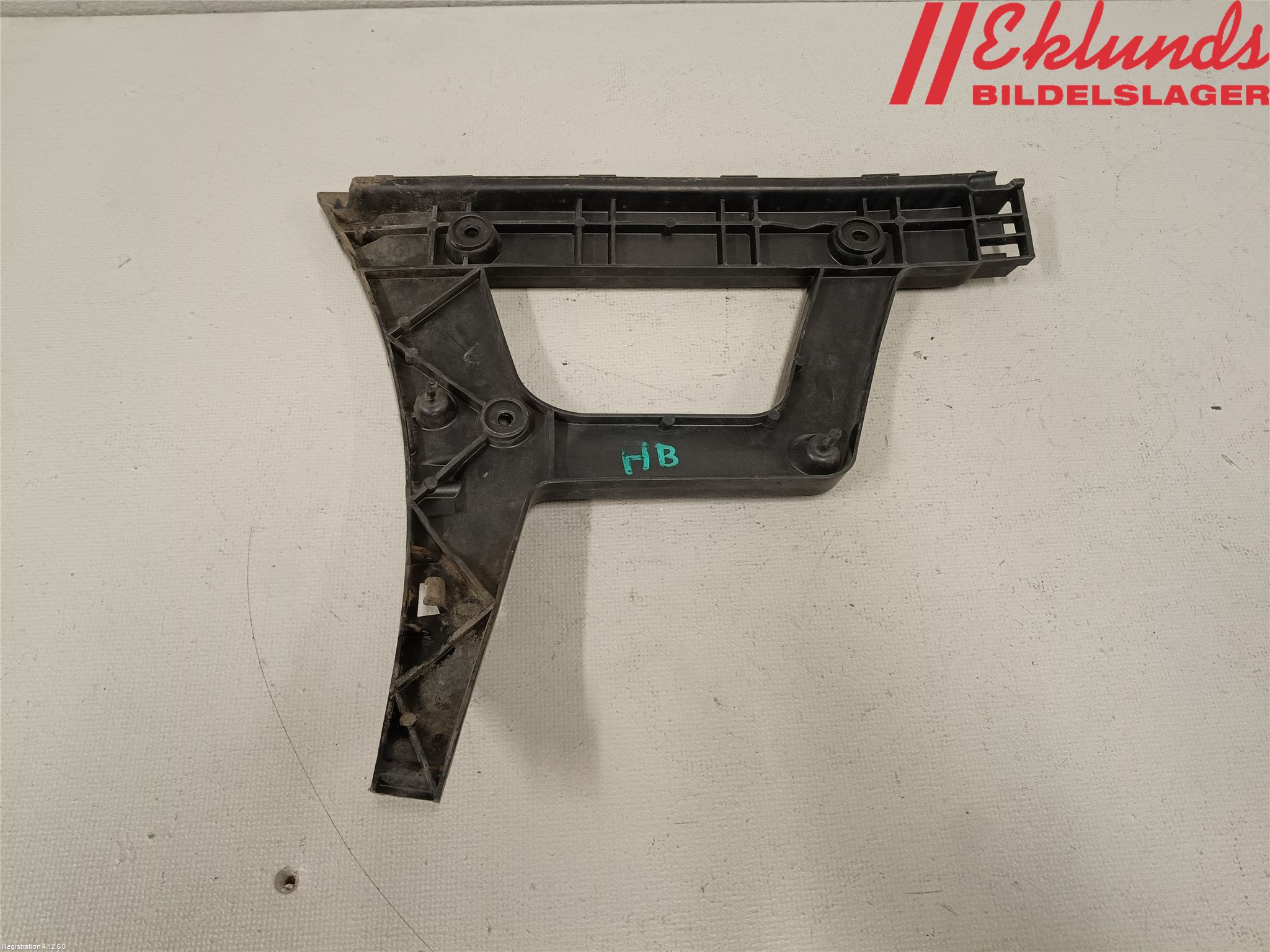 Audi A4 12-15 Stötfångarfäste Bak Hö