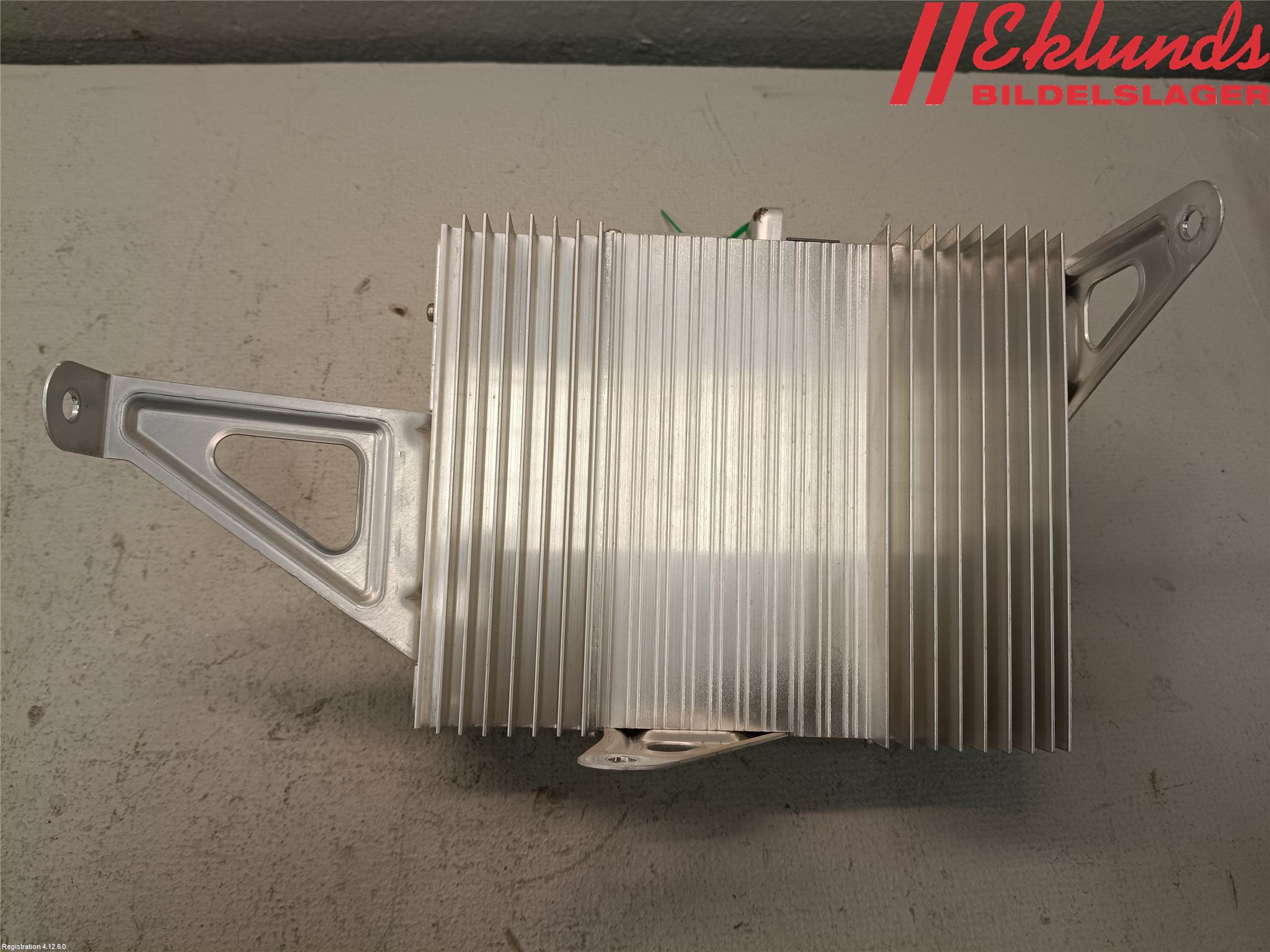 Tesla MODEL 3 17- Radio-Stereo Förstärkare
