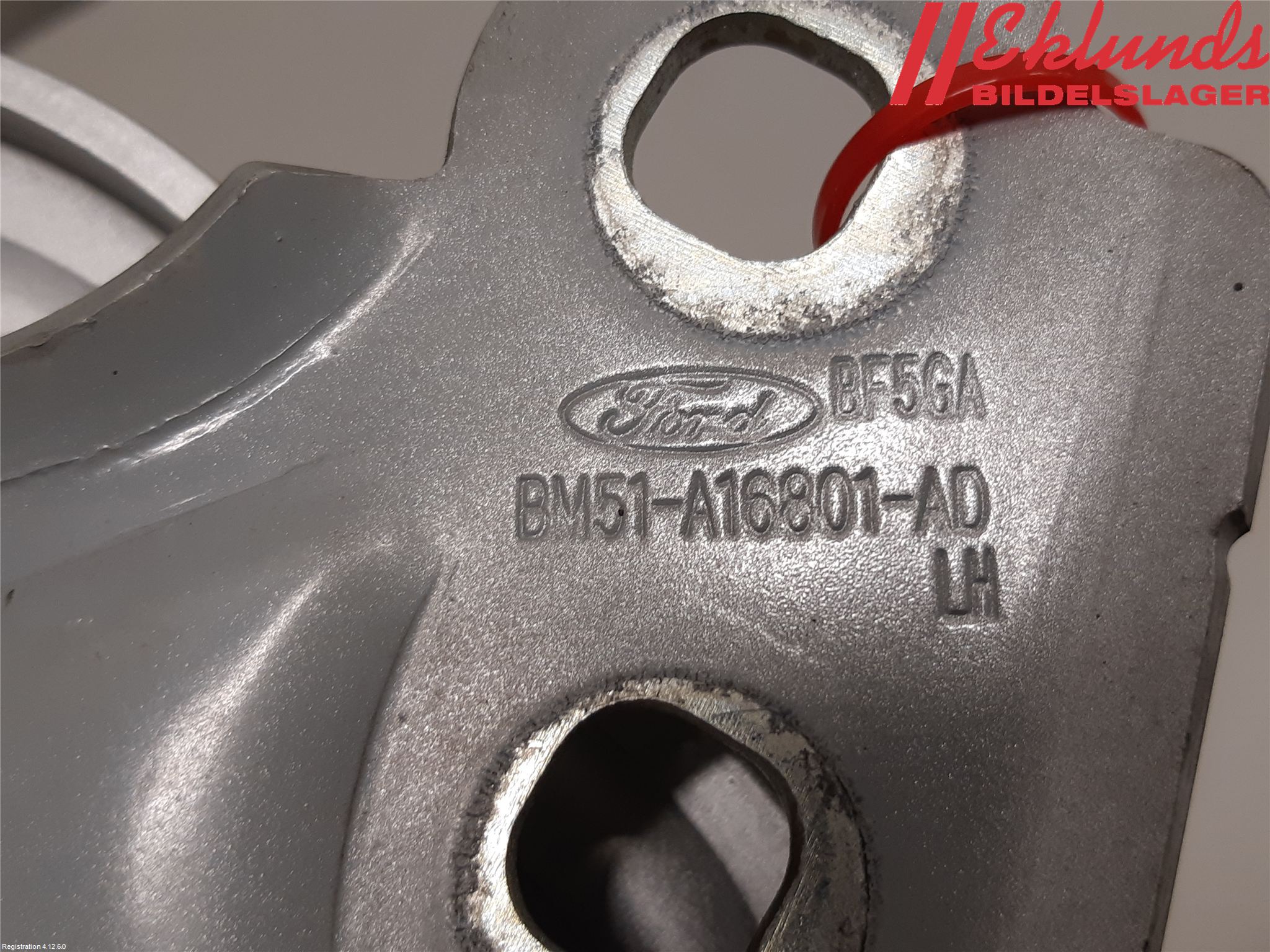 Ford FOCUS 15-18 Huvgångjärn