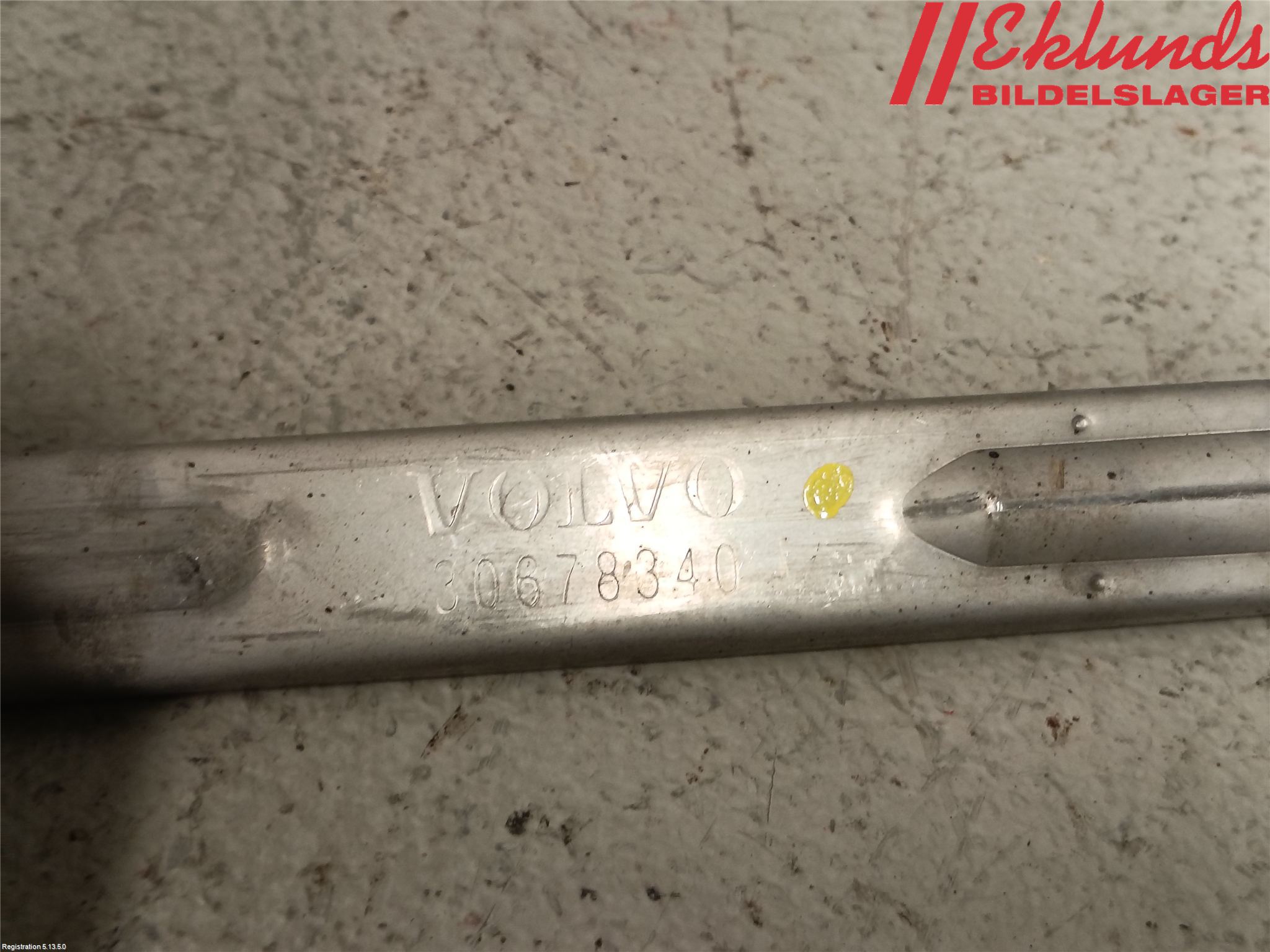 Volvo V70 08-13 Strålkast Fästsarg