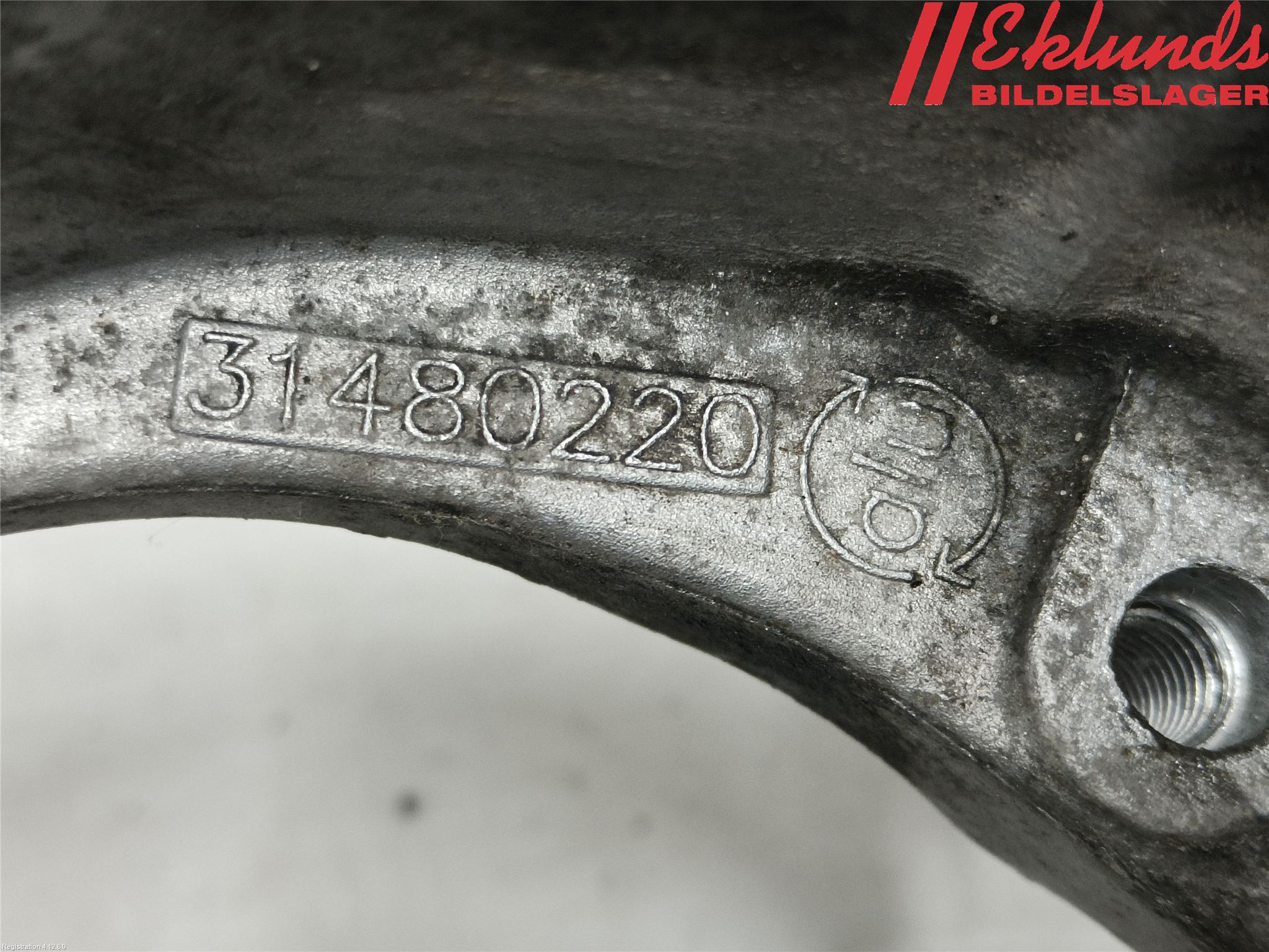 Volvo V60 CROSS COUNTRY 16-18 Drivaxel Fram Höger