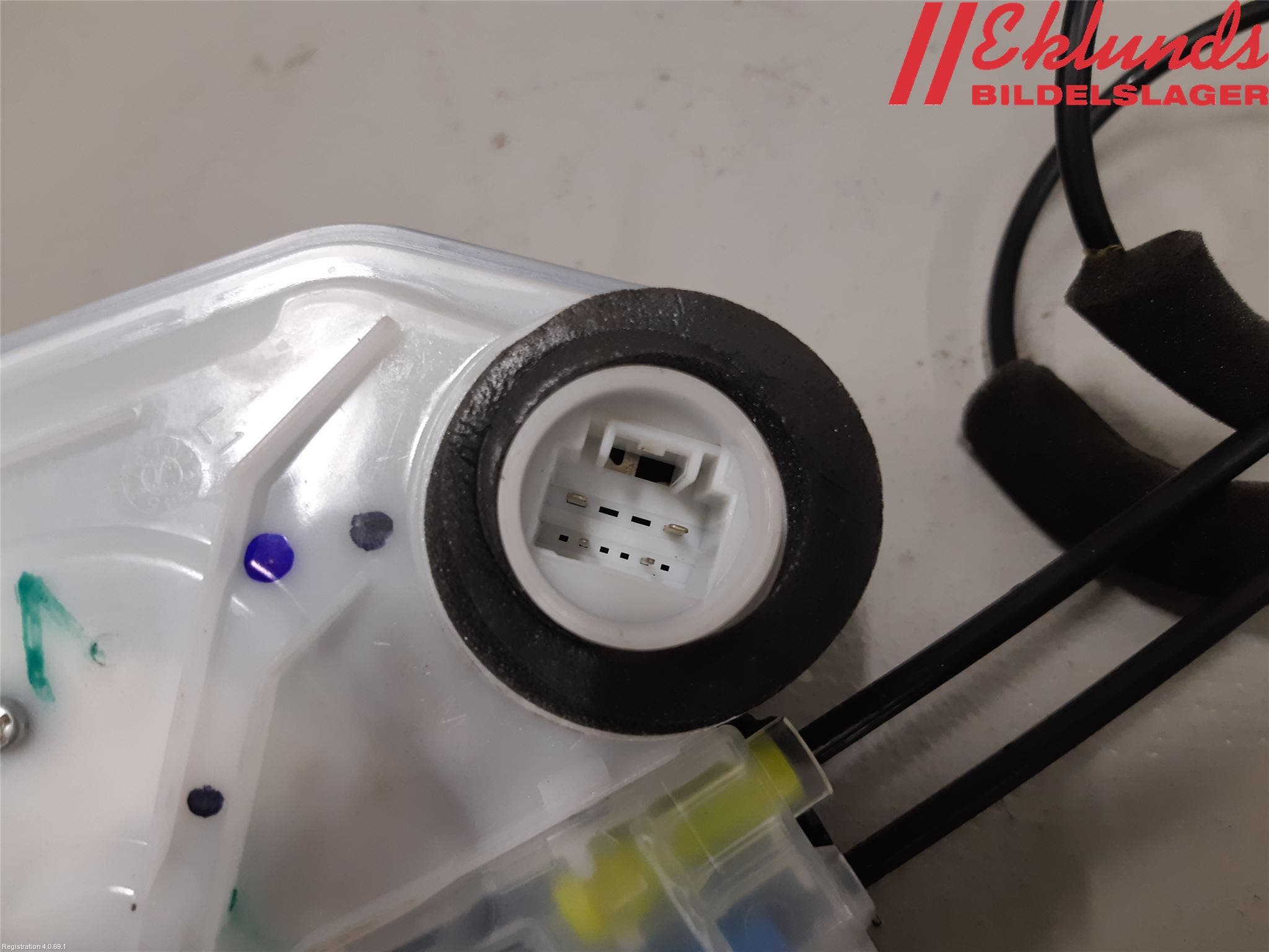 Toyota HILUX 16- Låskista-Dörrlås