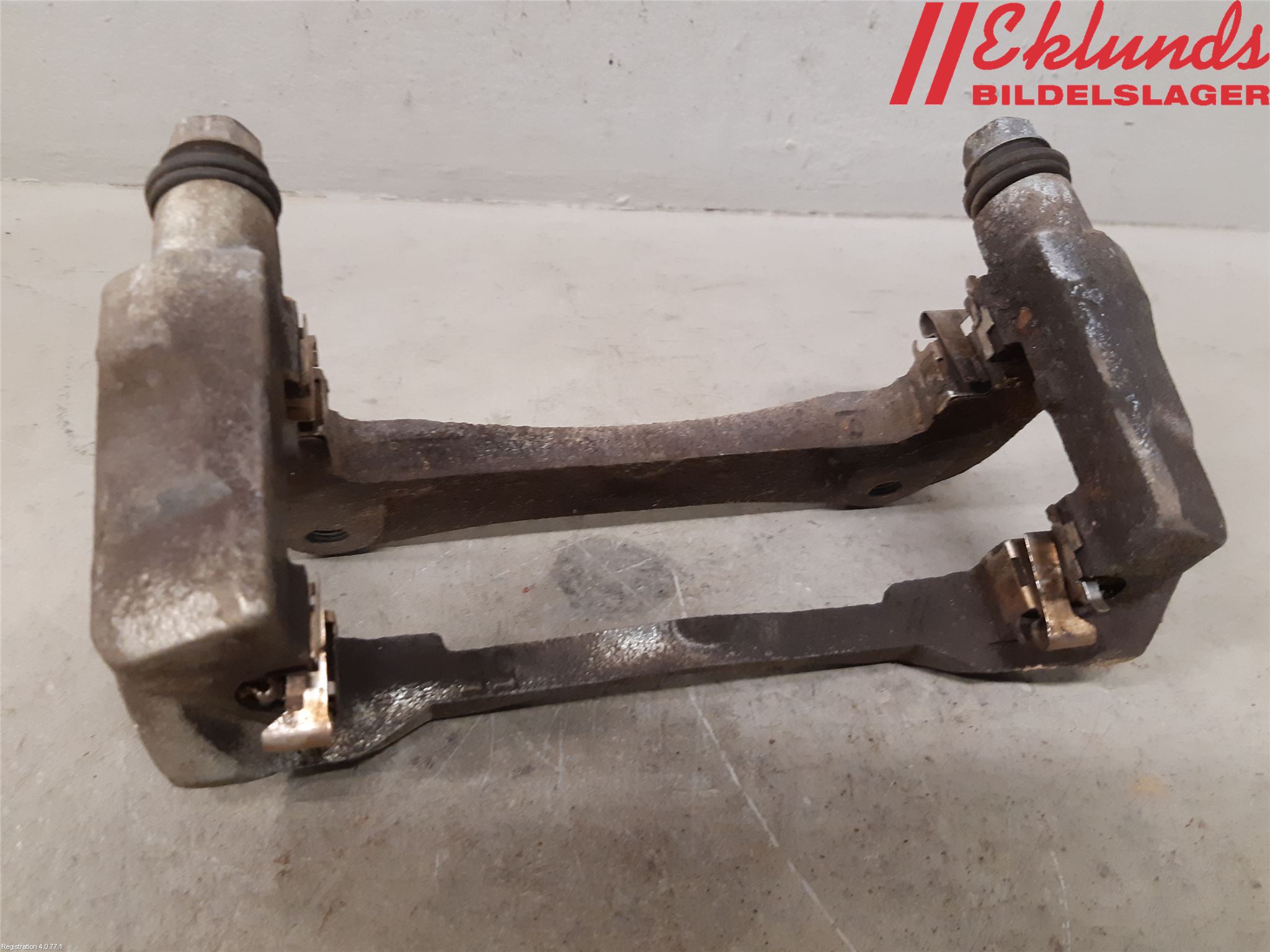 Toyota RAV4 19- Bromsokshållare