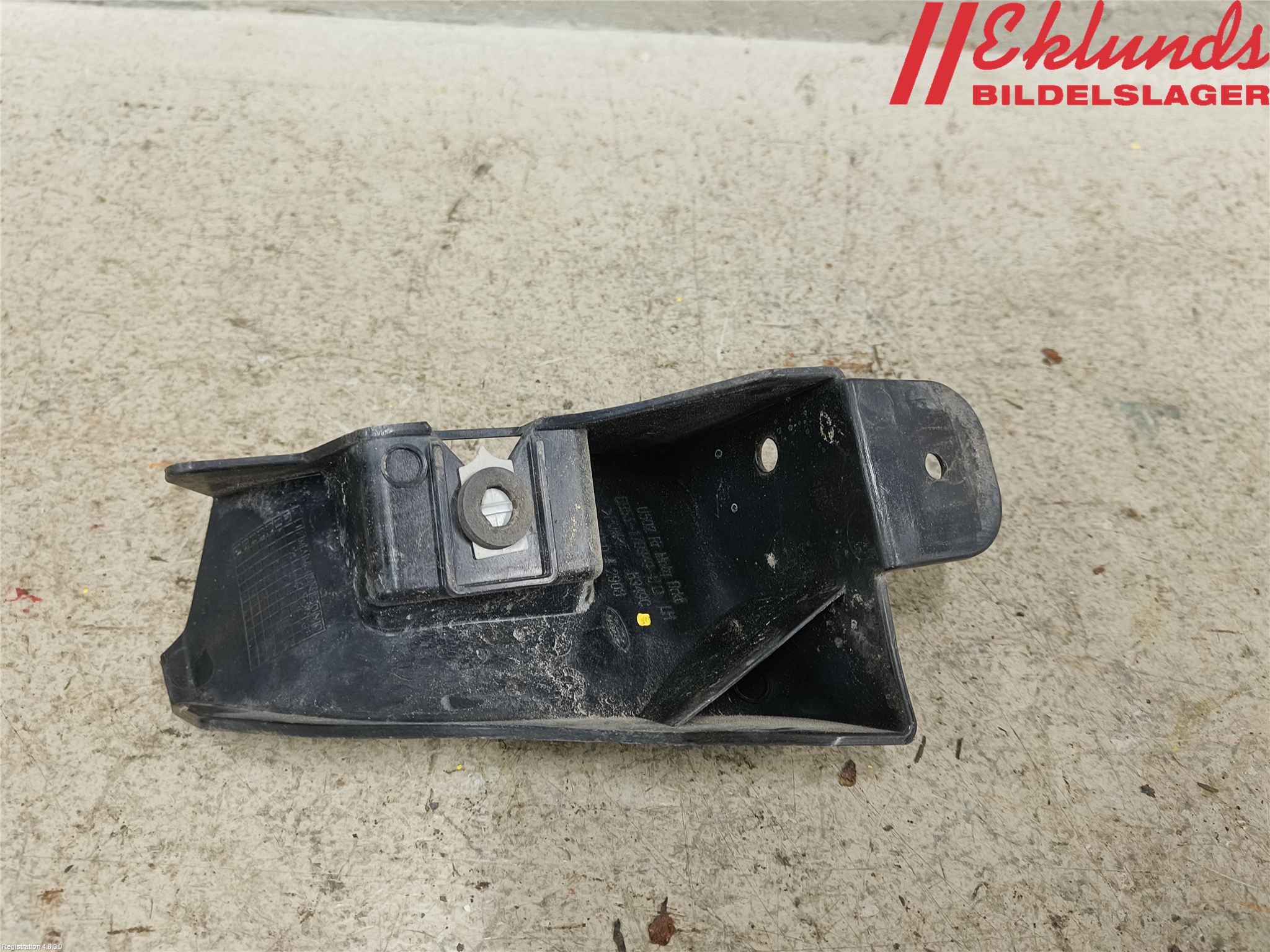 Ford EXPLORER 93-23 Stötfångarfäste Bak Vä