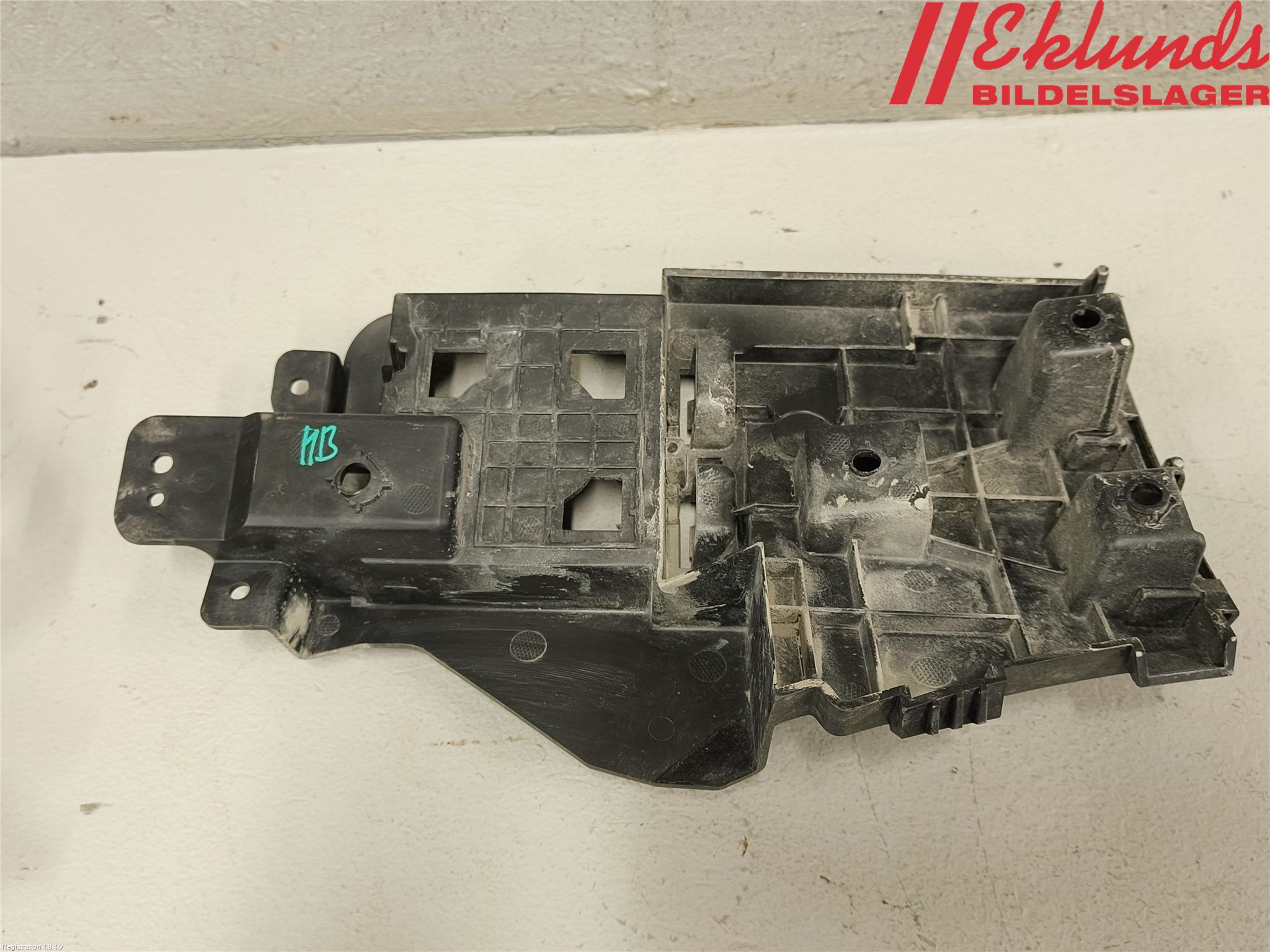 Volvo V60 14-18 Stötfångarfäste Bak Hö