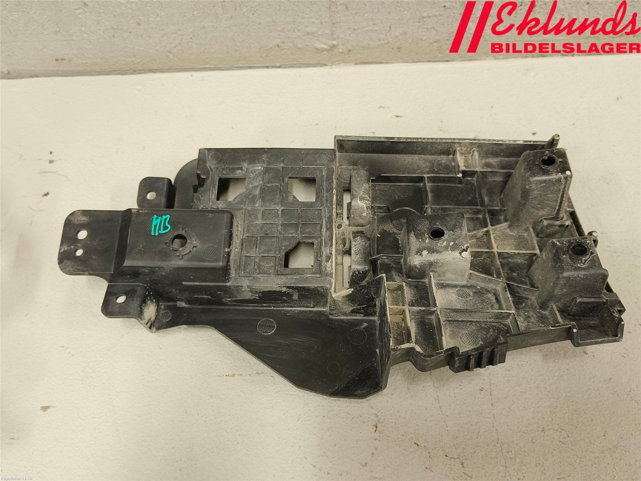 Volvo V60 14-18 Stötfångarfäste Bak Hö