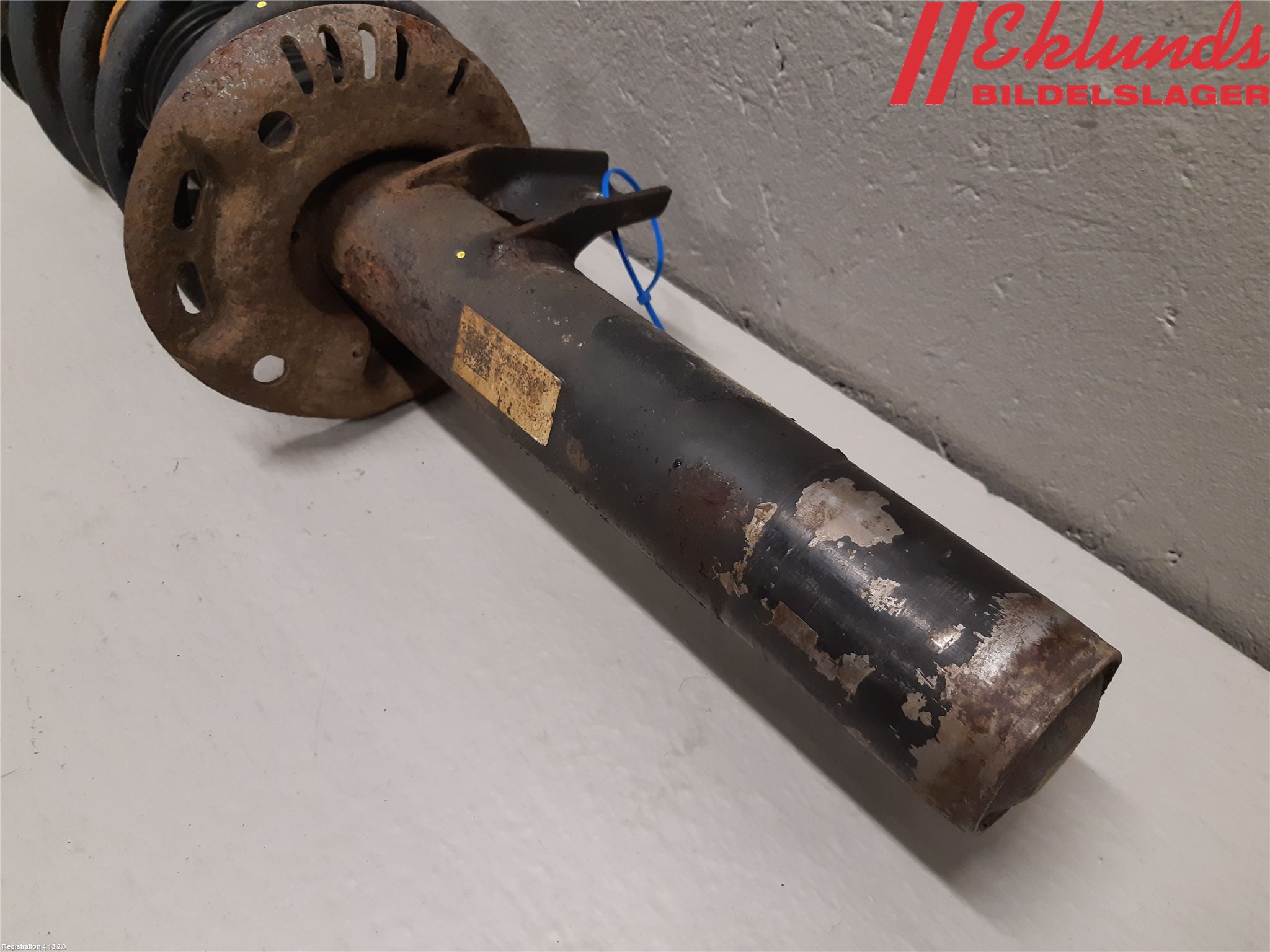 Volkswagen VW PASSAT 11-14 Fjäderben Fram Höger