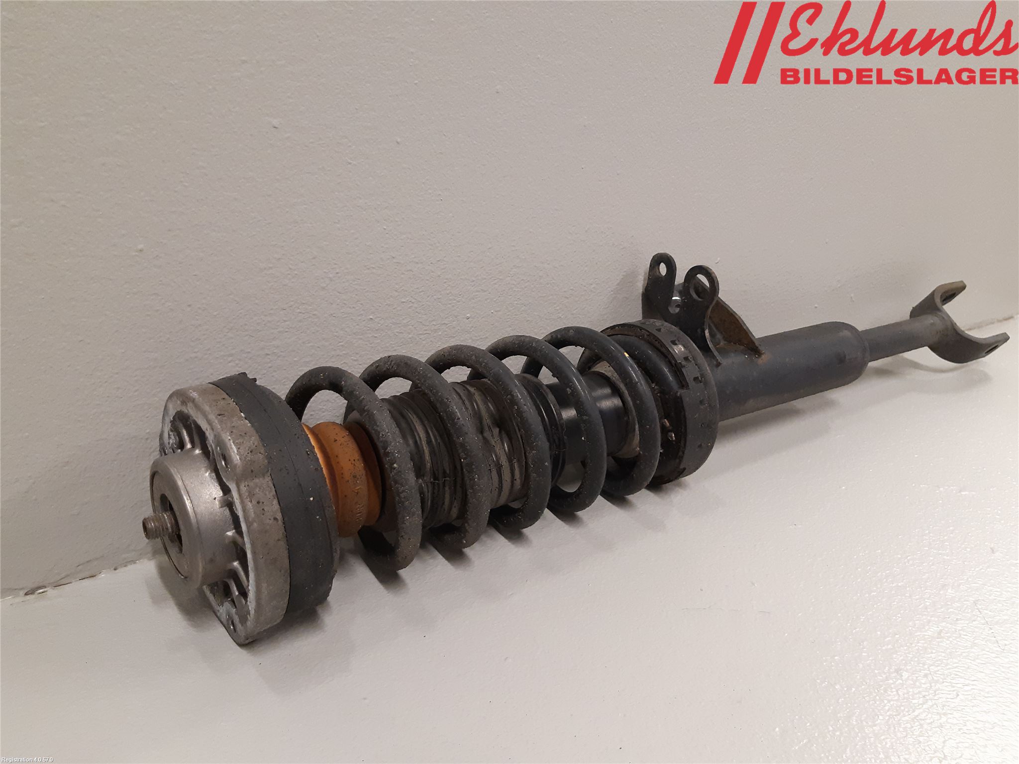 BMW 5 F10/F11/F18 09-17 Fjäderben Fram Höger