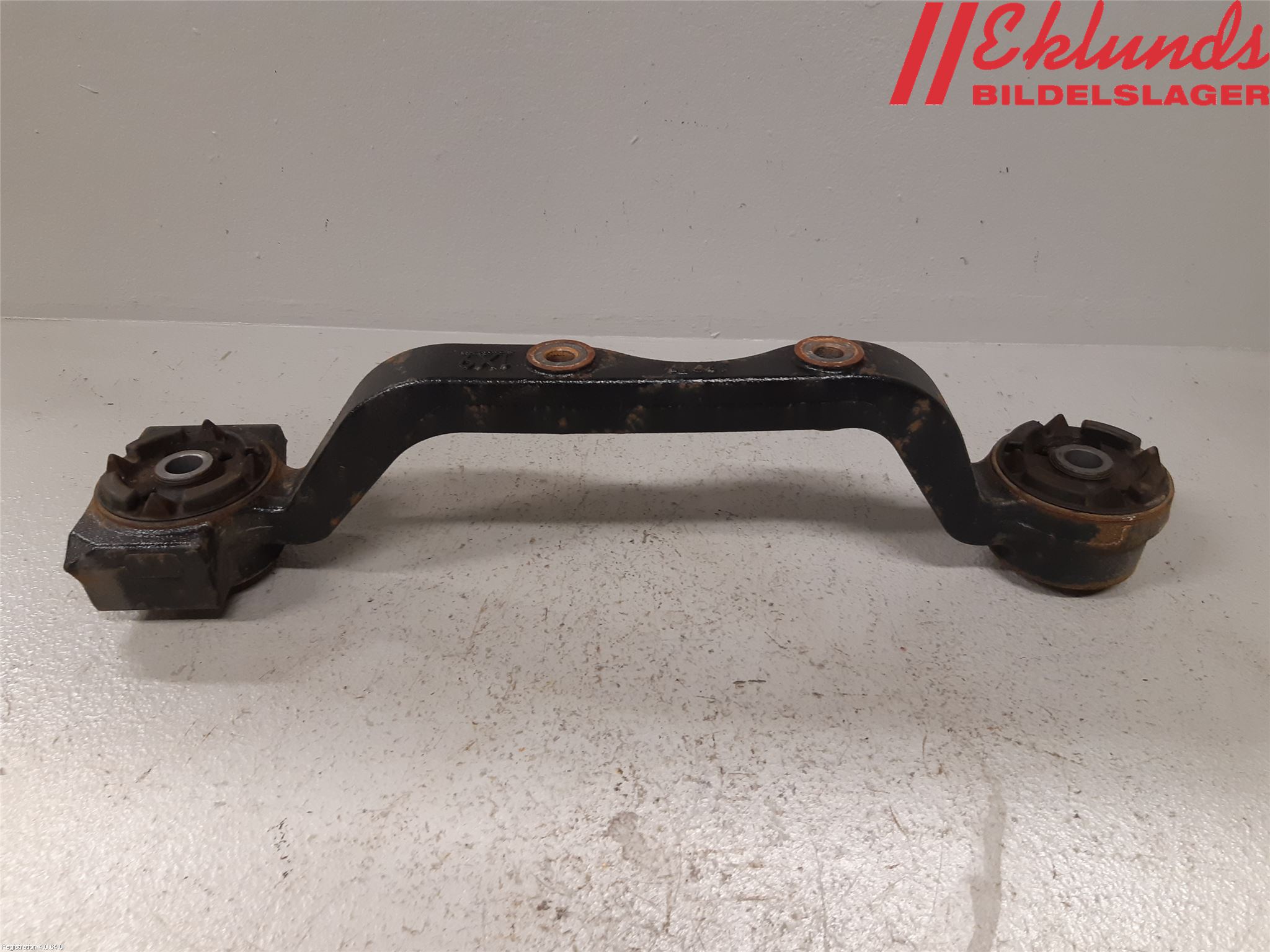 Lexus UX/300e 19- Bakaxel Fäste