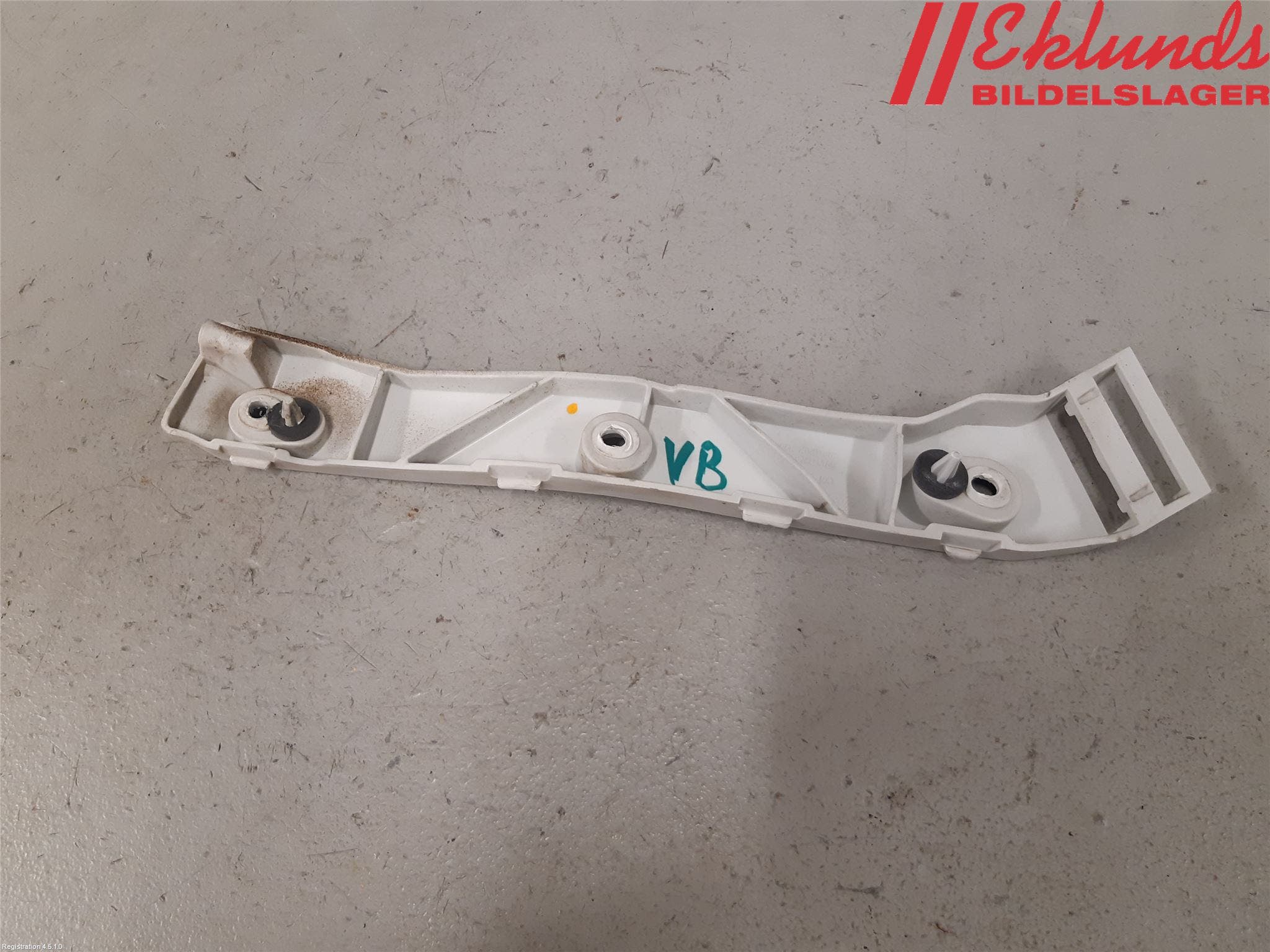 Ford KUGA 08-12 Stötfångarfäste Bak Vä