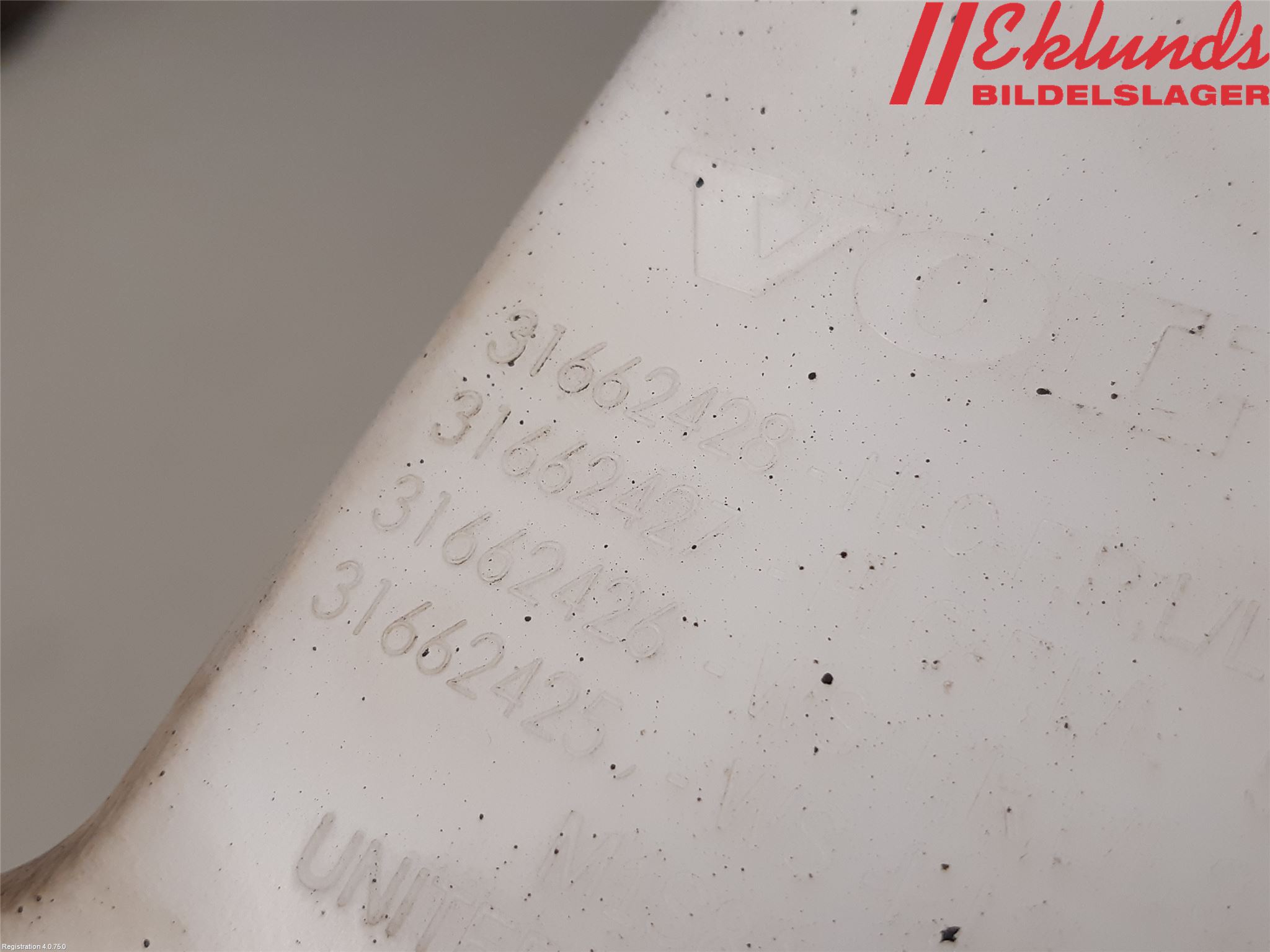 Volvo V90 17->> Spolartank Vindruta-Strål